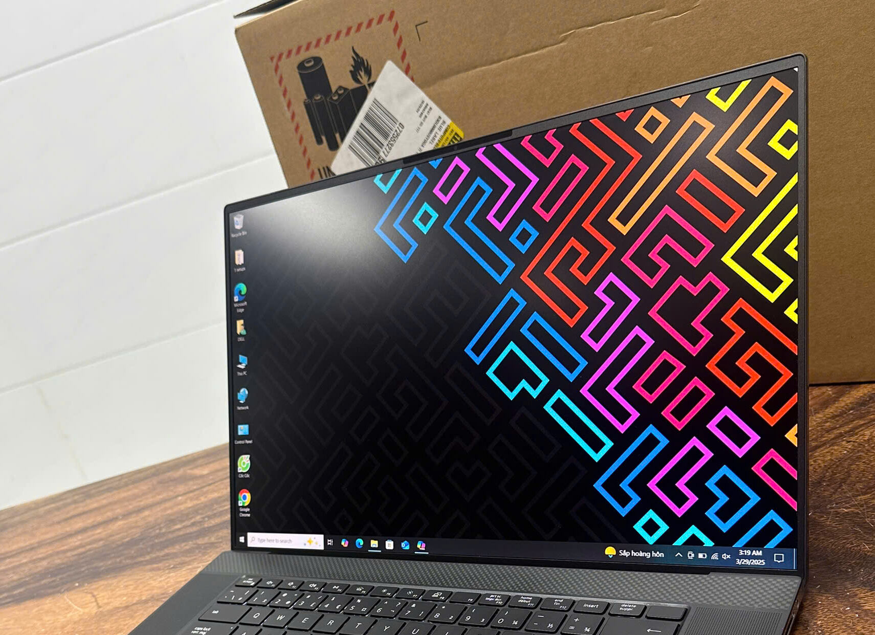 Dell Precision 5000 Series còn được trang bị màn hình chống chói bảo vệ mắt