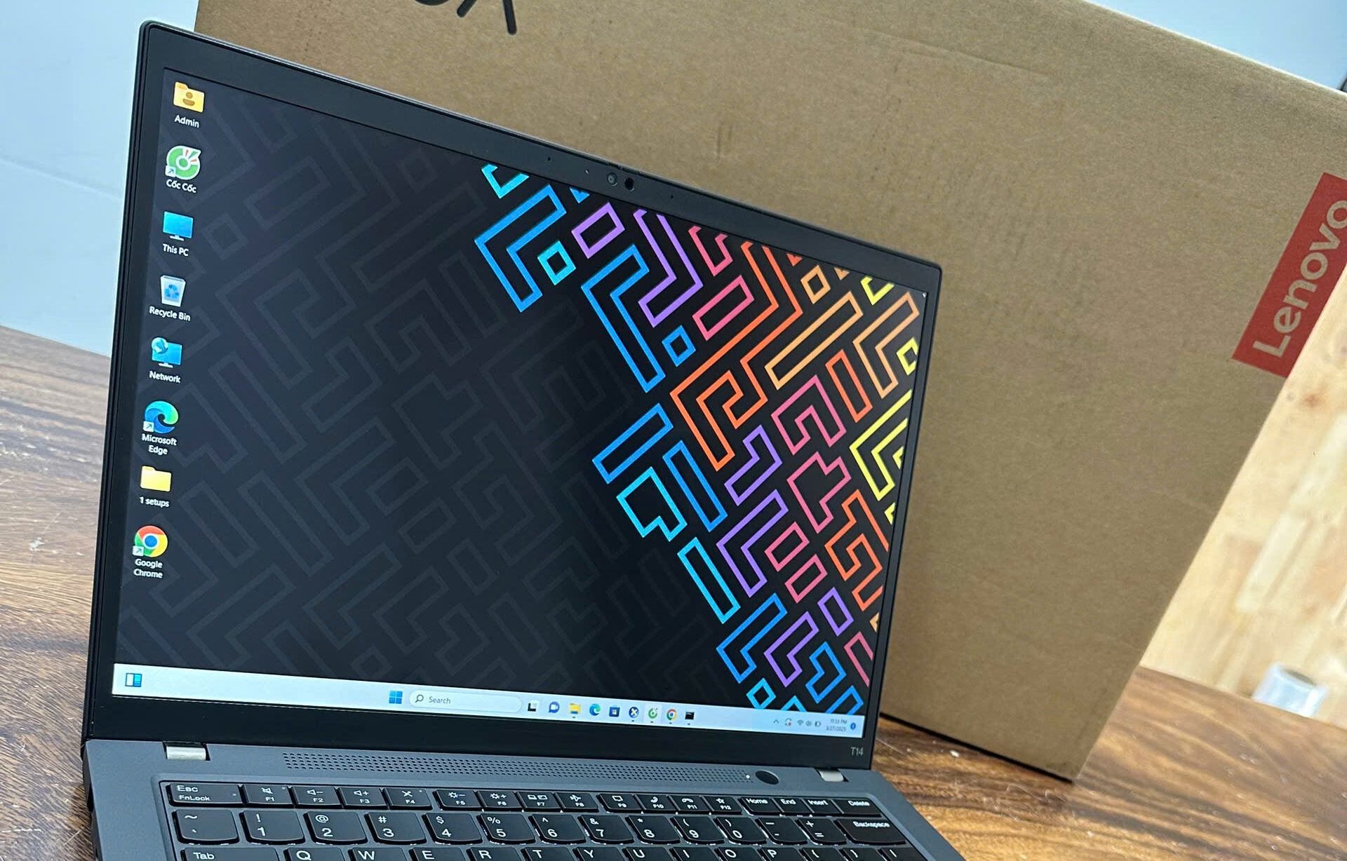 Màn hình ThinkPad T14 Gen 3 sử dụng tỉ lệ 16:10 cho hiển thị rộng hơn 16:9