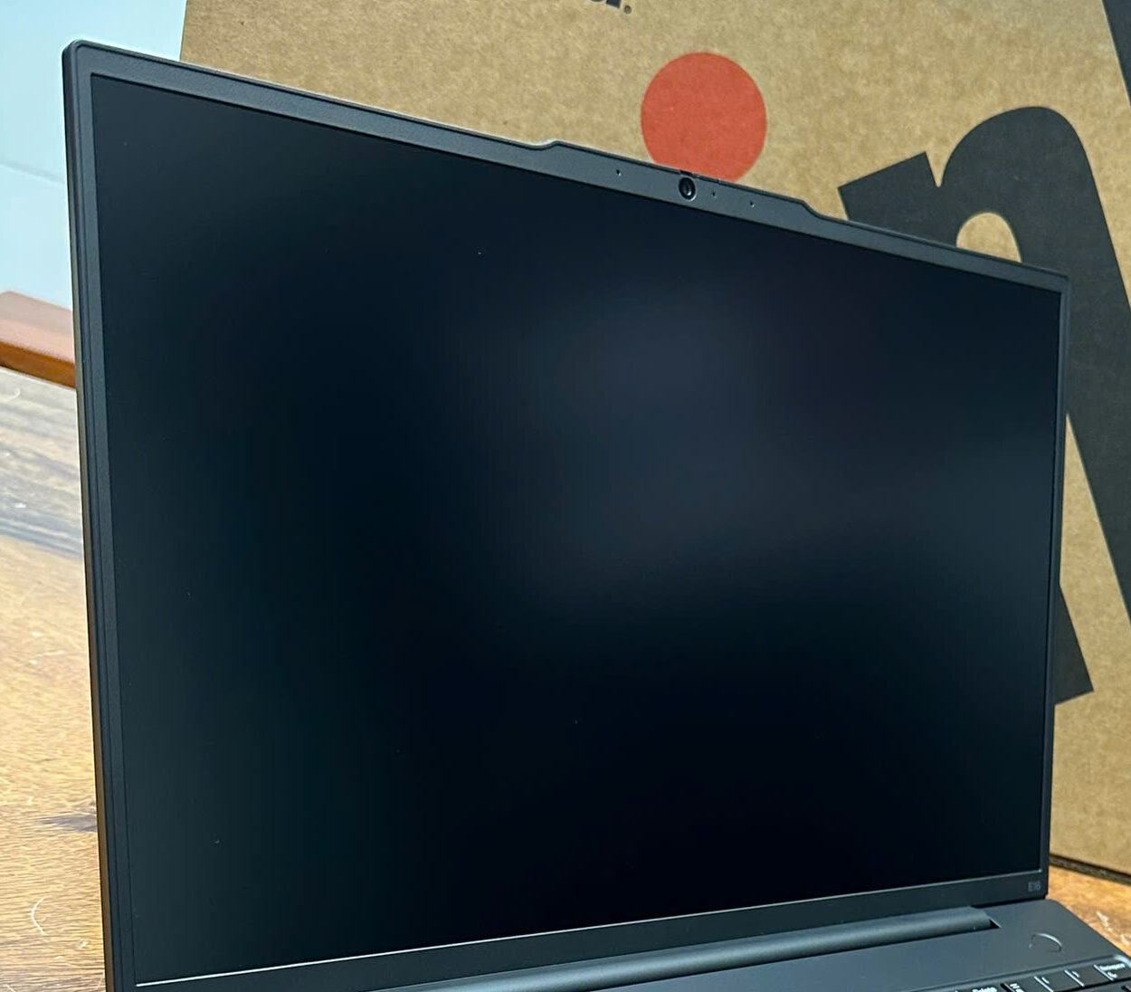 ThinkPad E Series được trang bị khoá camera