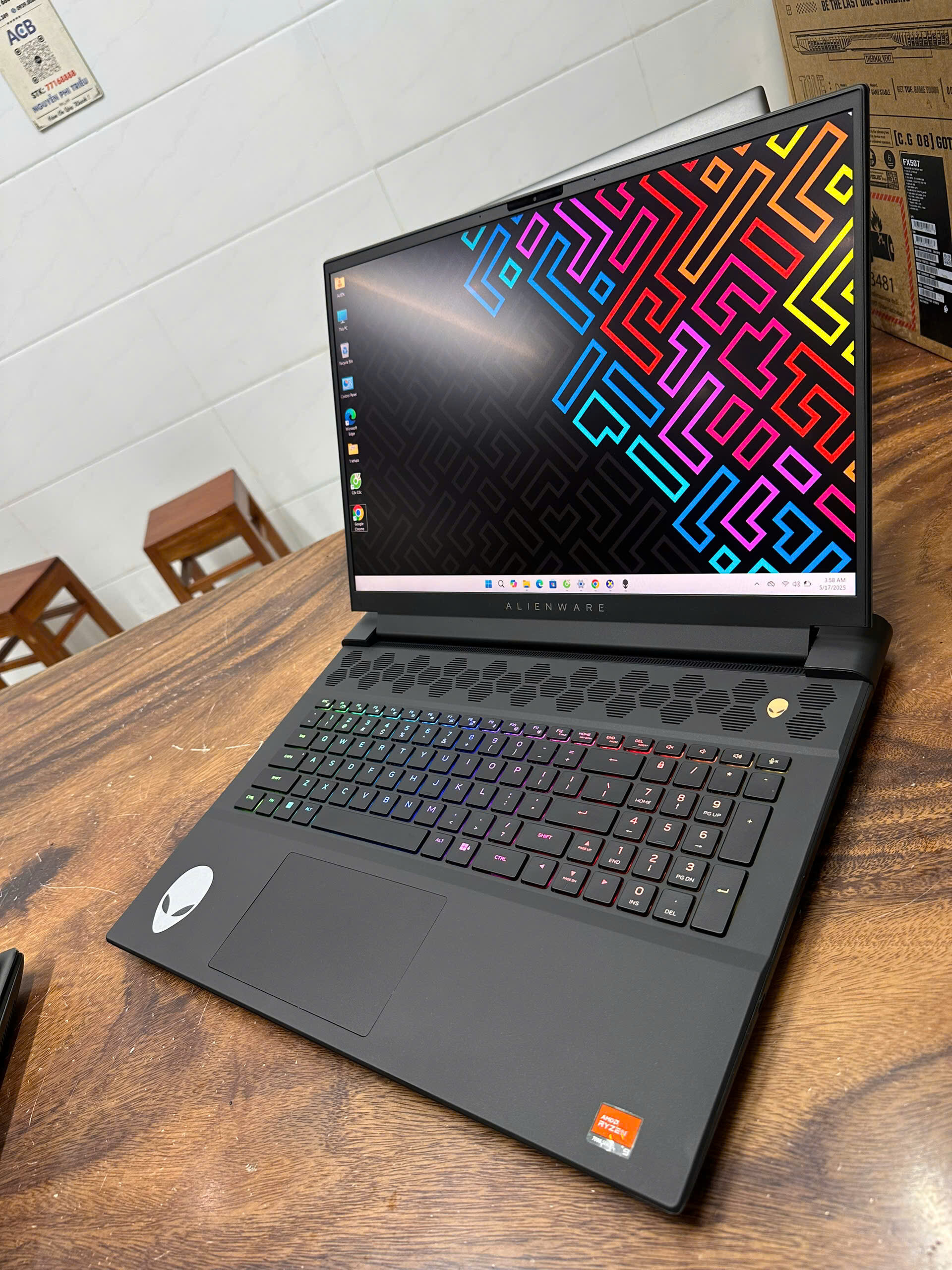 Dell Alienware M18 R1 Ryzen 9 (10)