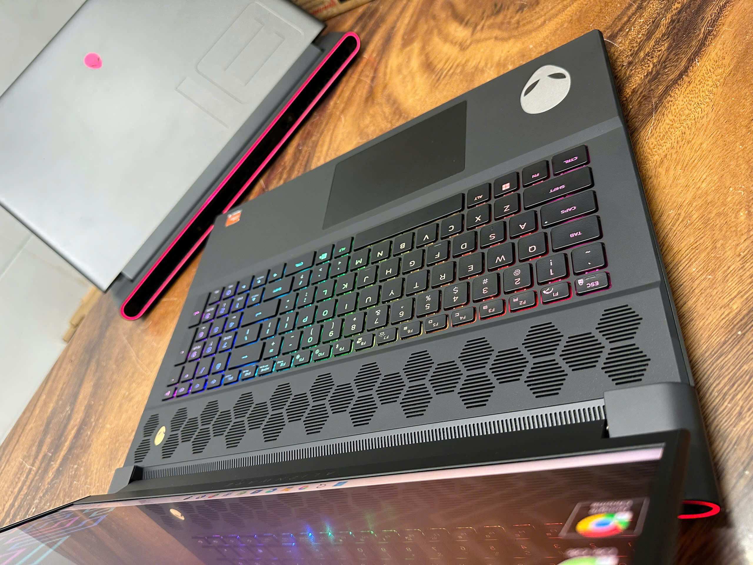 Dell Alienware M18 R1 Ryzen 9 (11)