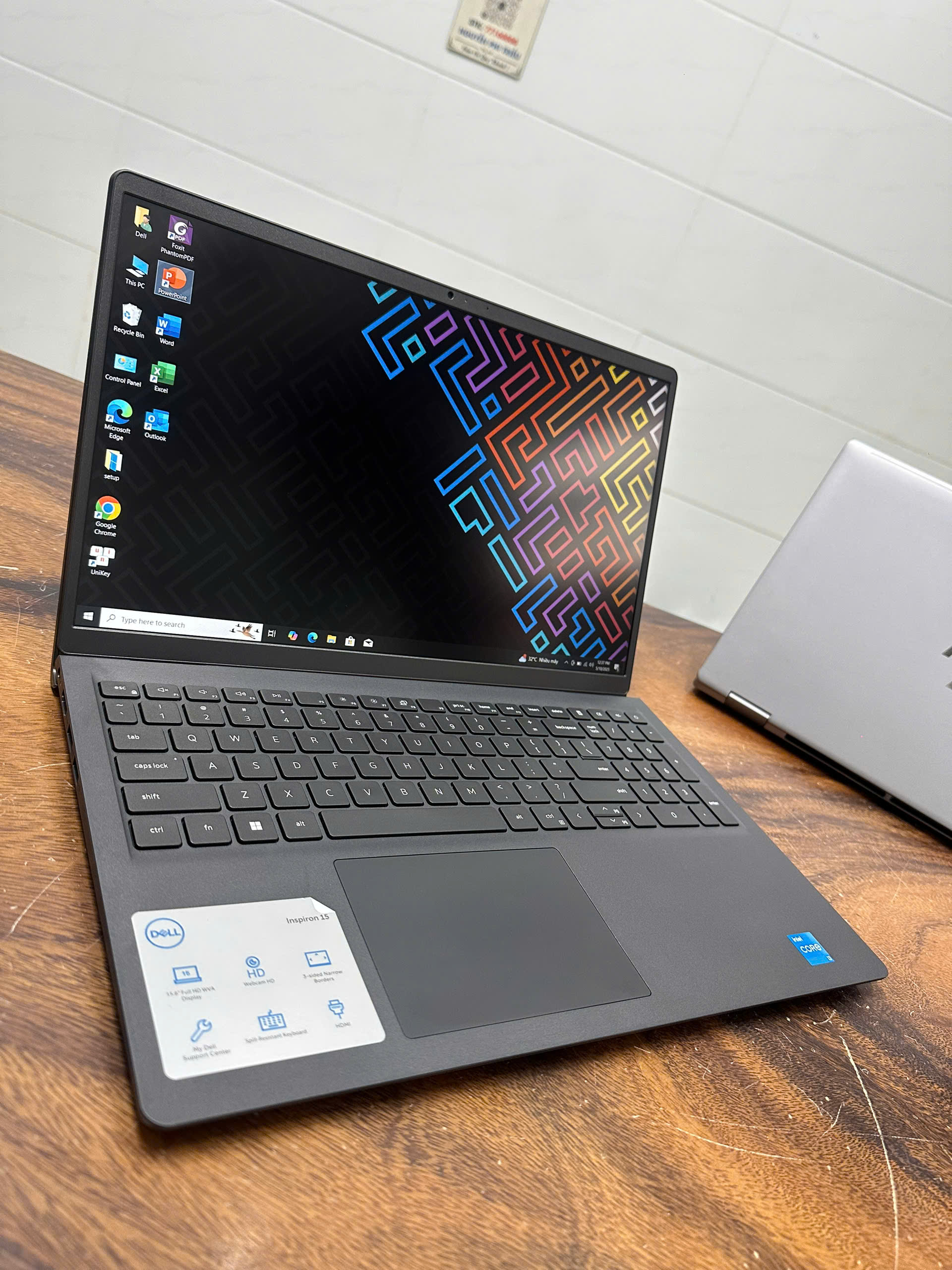 Dell Inspiron 3520 Core I3 (2)