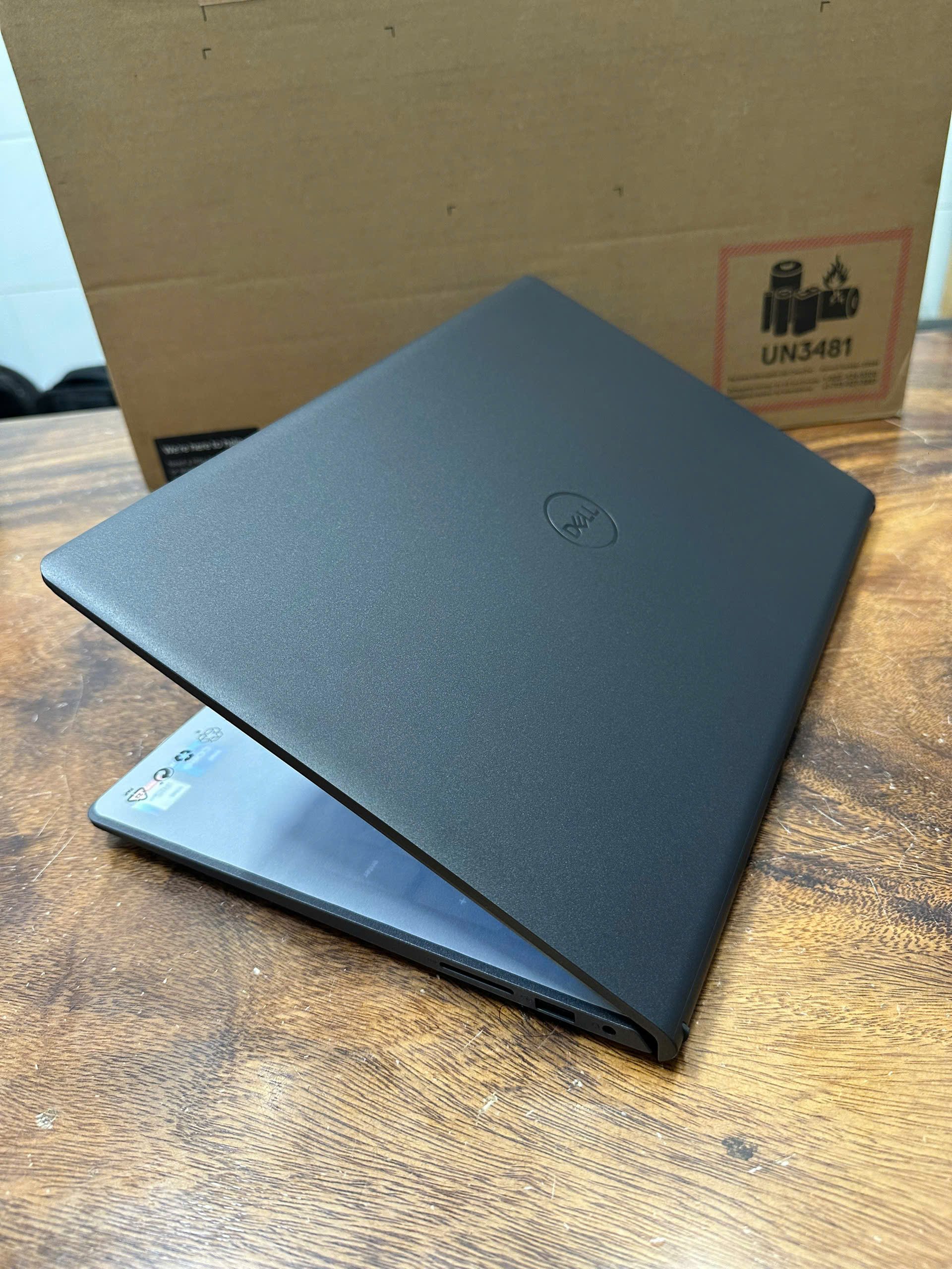 Dell Inspiron 3530 (2)