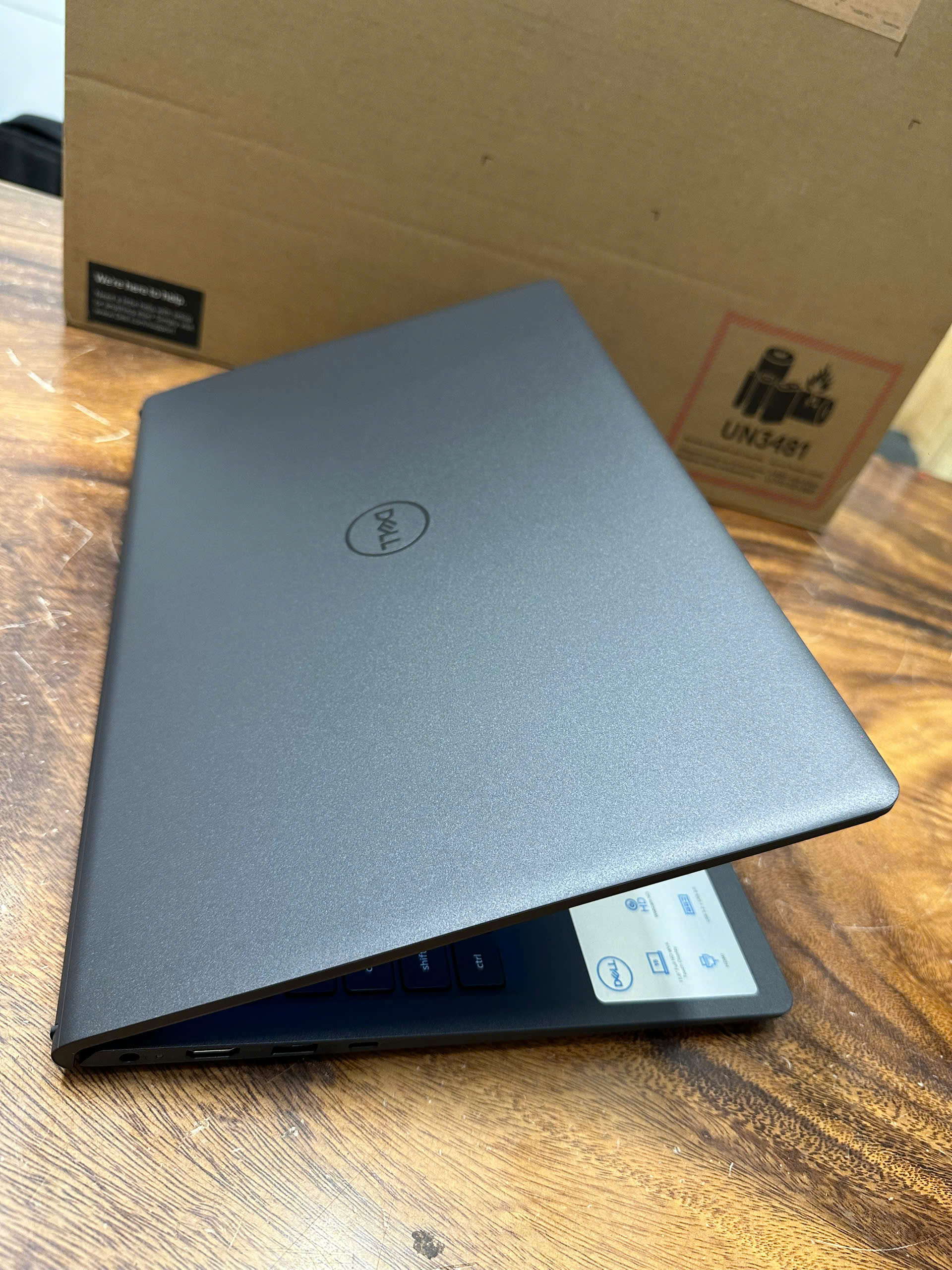 Dell Inspiron 3530 (4)