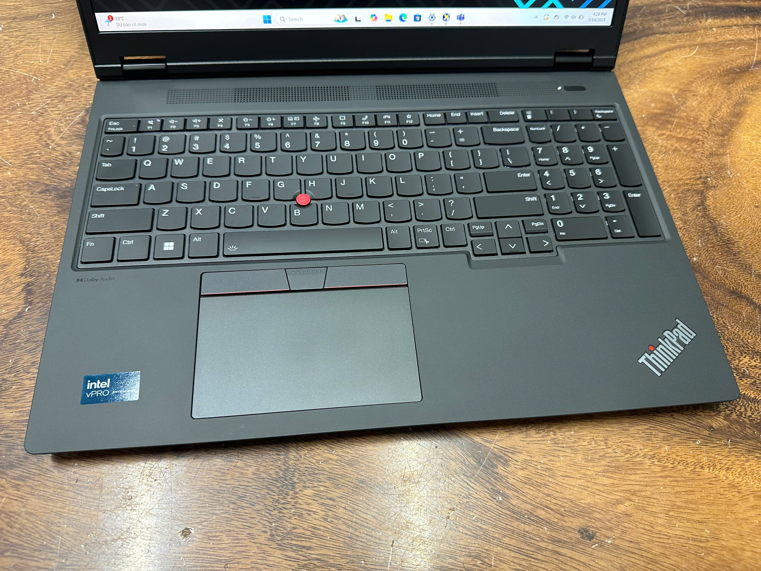 Bàn phím và TrackPad ThinkPad P16v Gen 2 đạt tiêu chuẩn cao