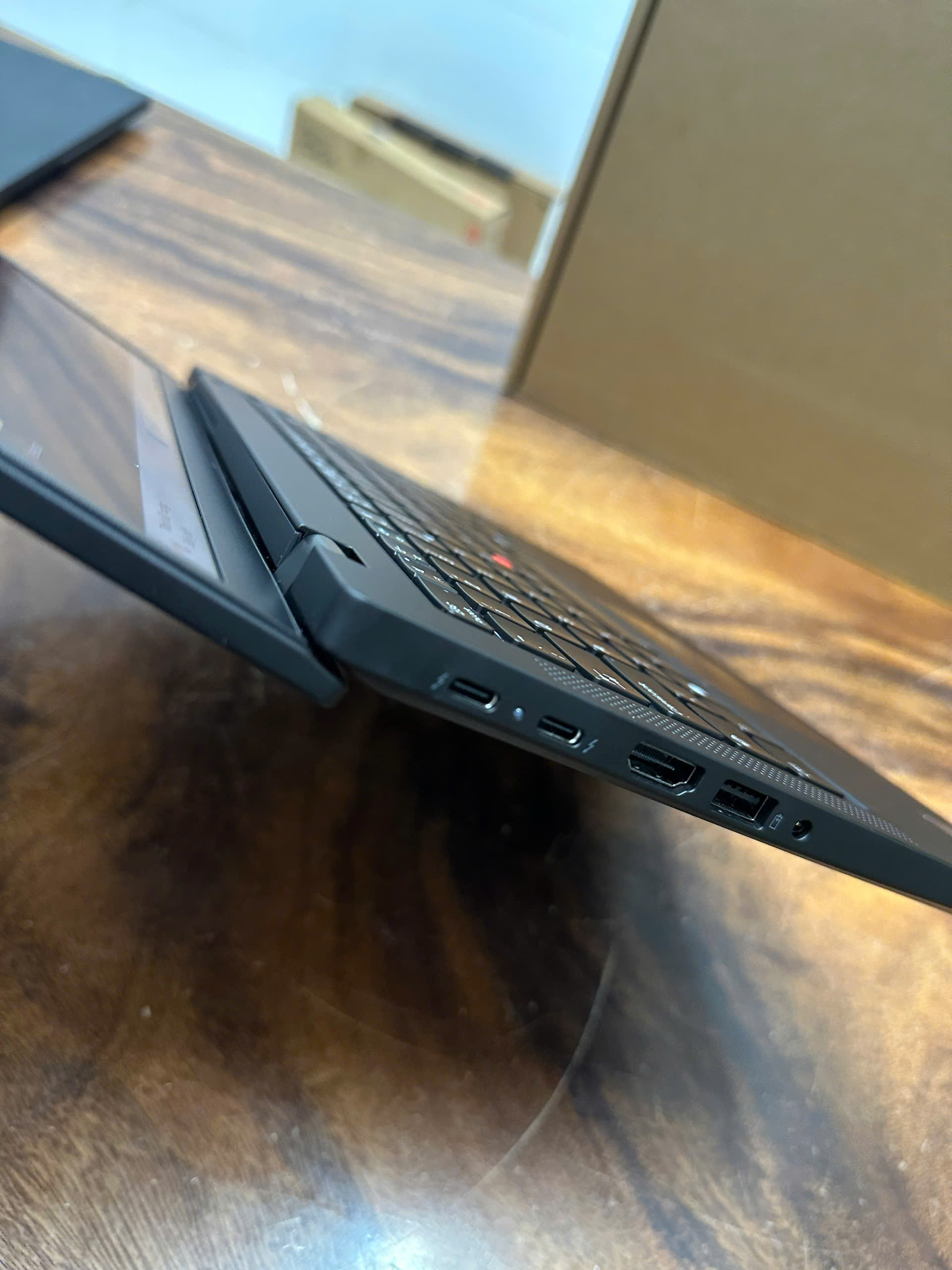 Thinkpad T14 Gen 5 Ultra 7 (4)