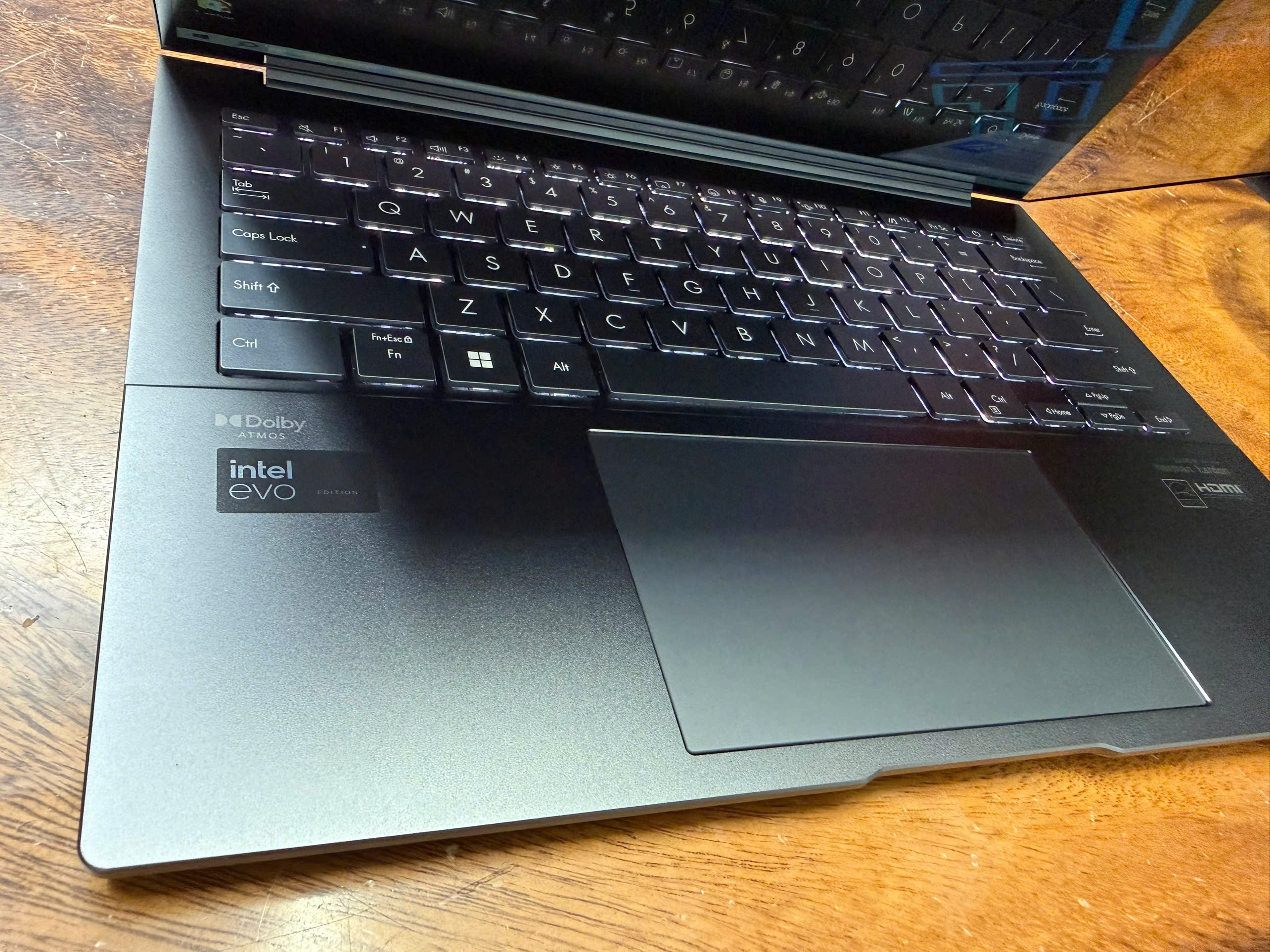 Asus Zenbook 14 Q415 (3)