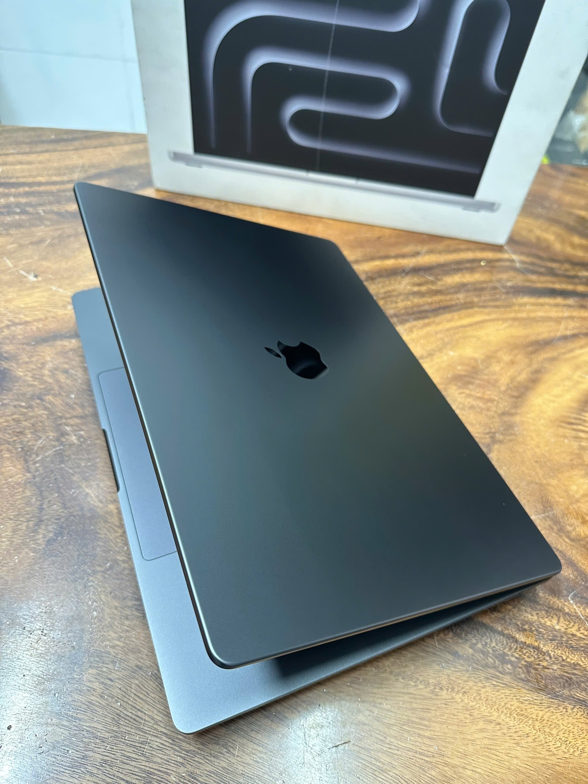 Macbook Pro 16 Space Black M4 Pro (4)
