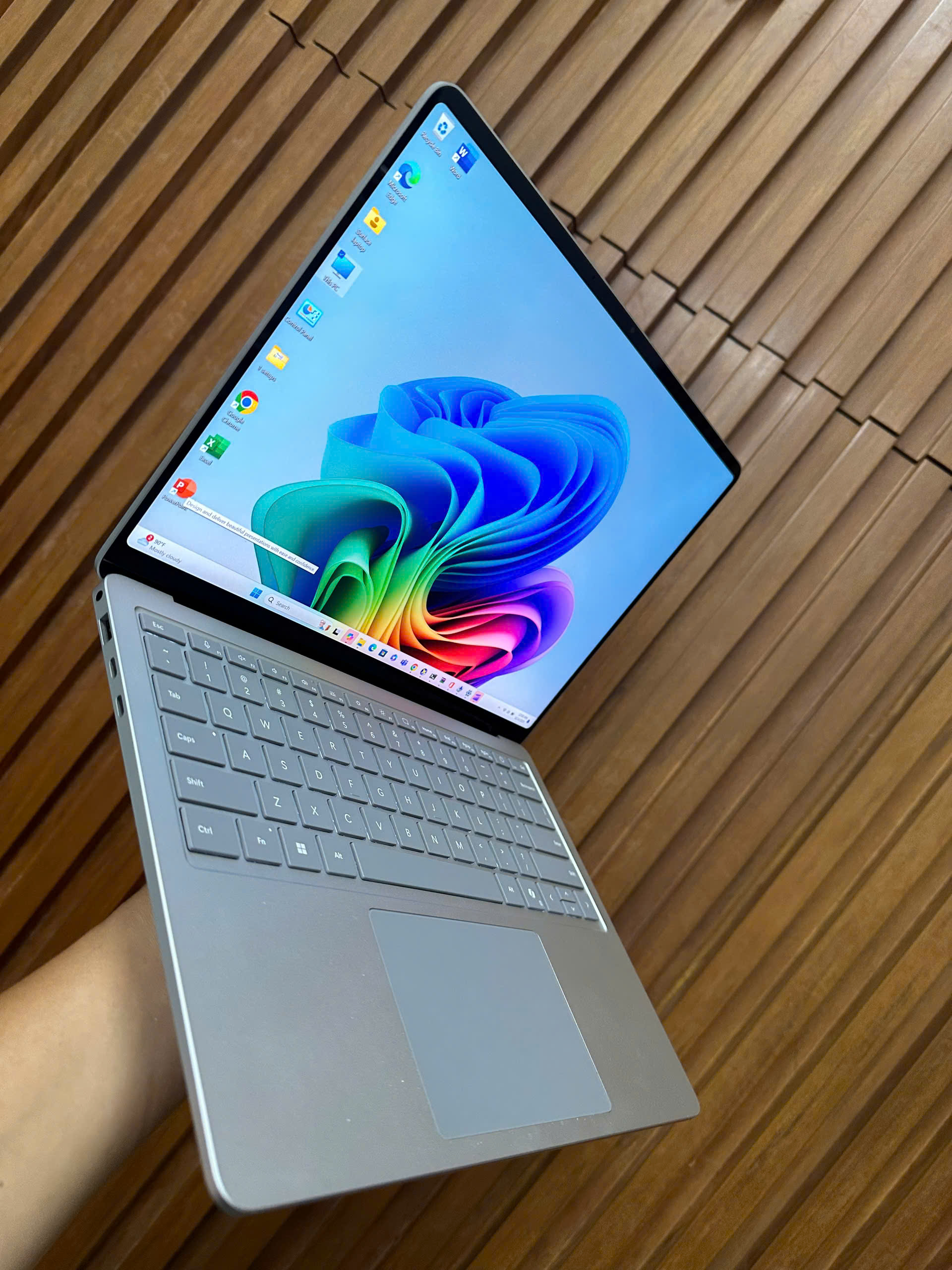 Surface Laptop 7 13in (5)