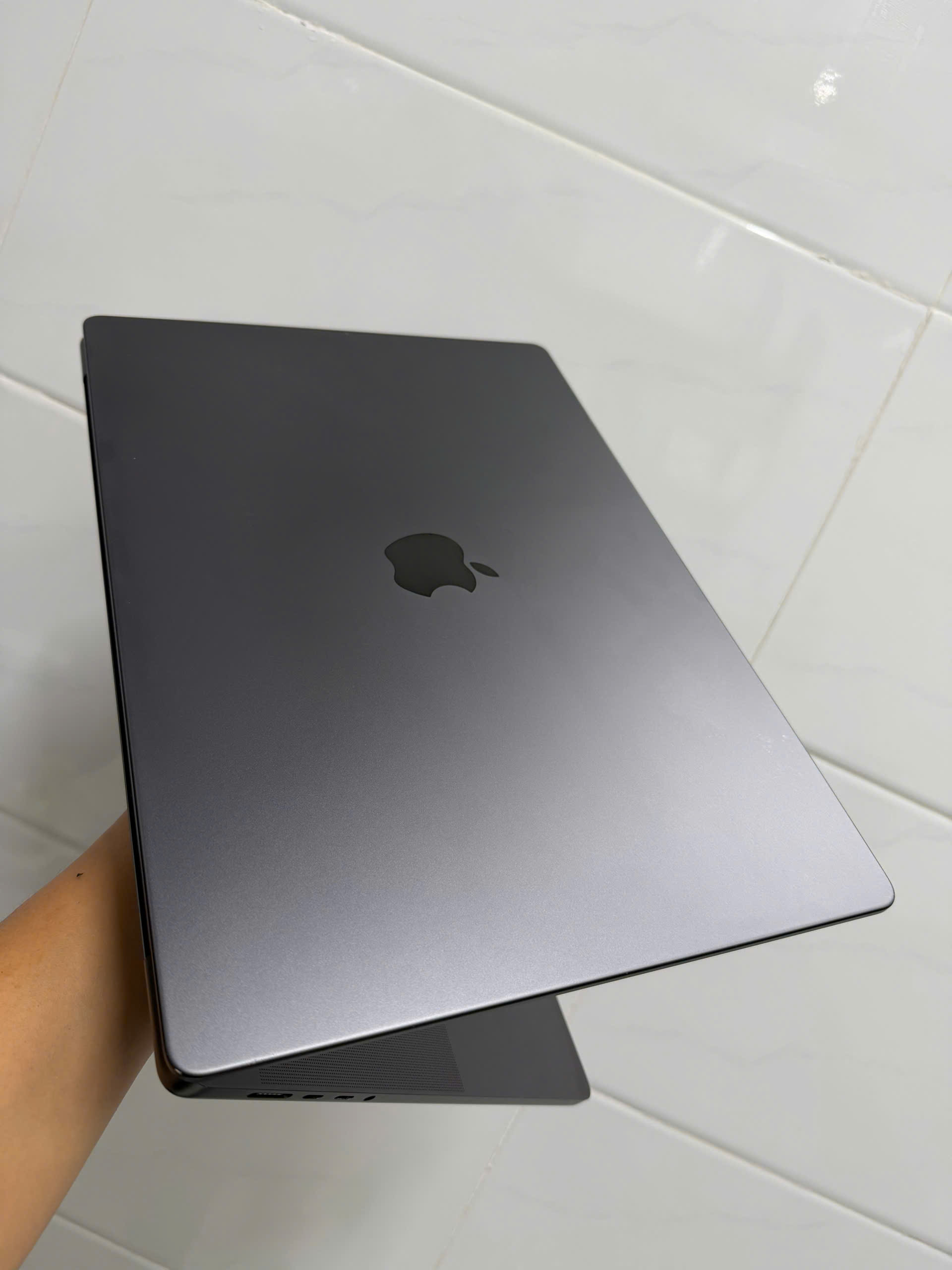 Macbook Pro 16 M4 (12)