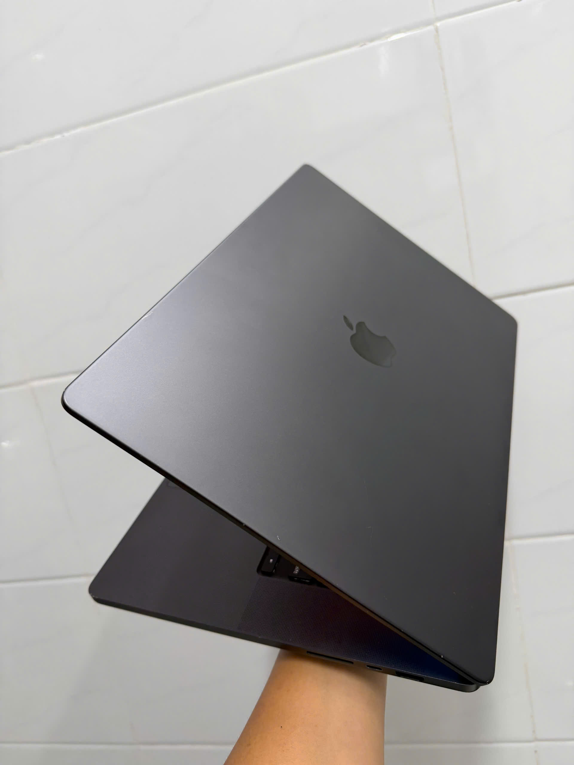 Macbook Pro 16 M4 (5)