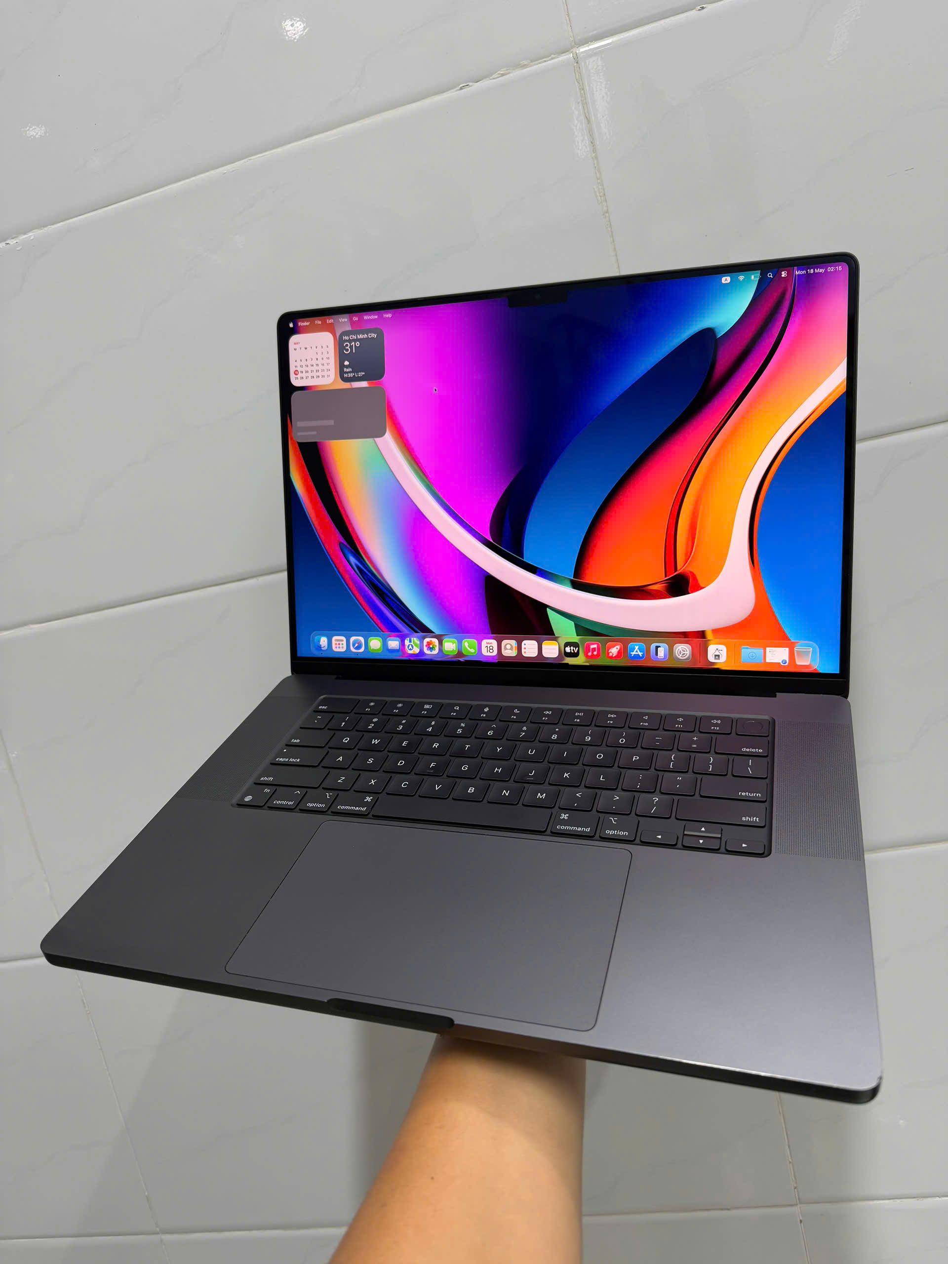 Macbook Pro 16 M4 (9)