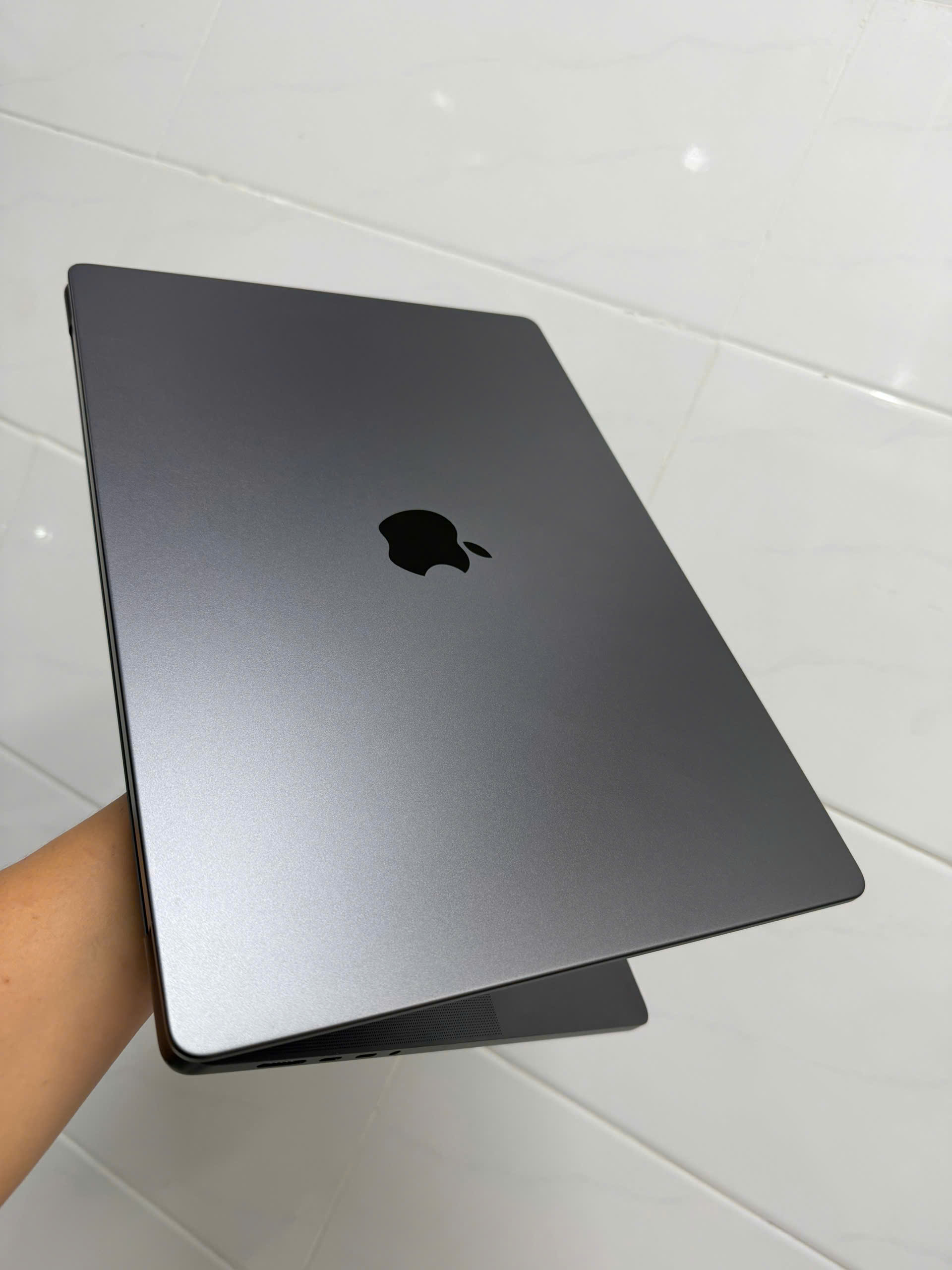 Macbook Pro 16in M4 Pro 90 (4)