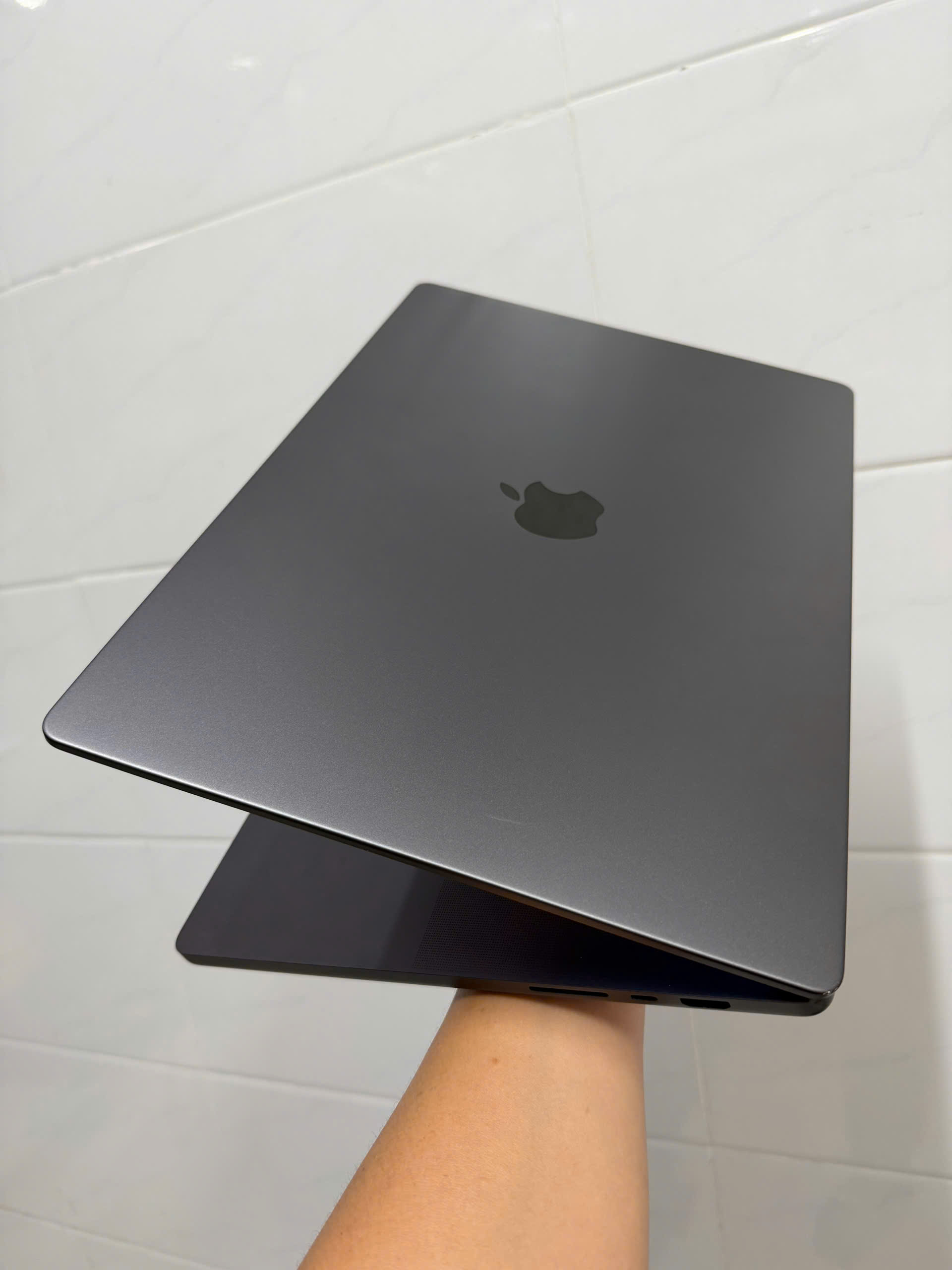 Macbook Pro 16in M4 Pro 90 (5)