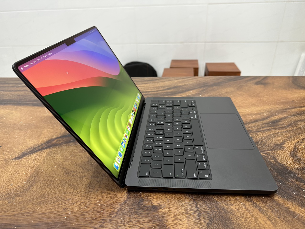 Macbook Pro 14 M3 Space Black (7)