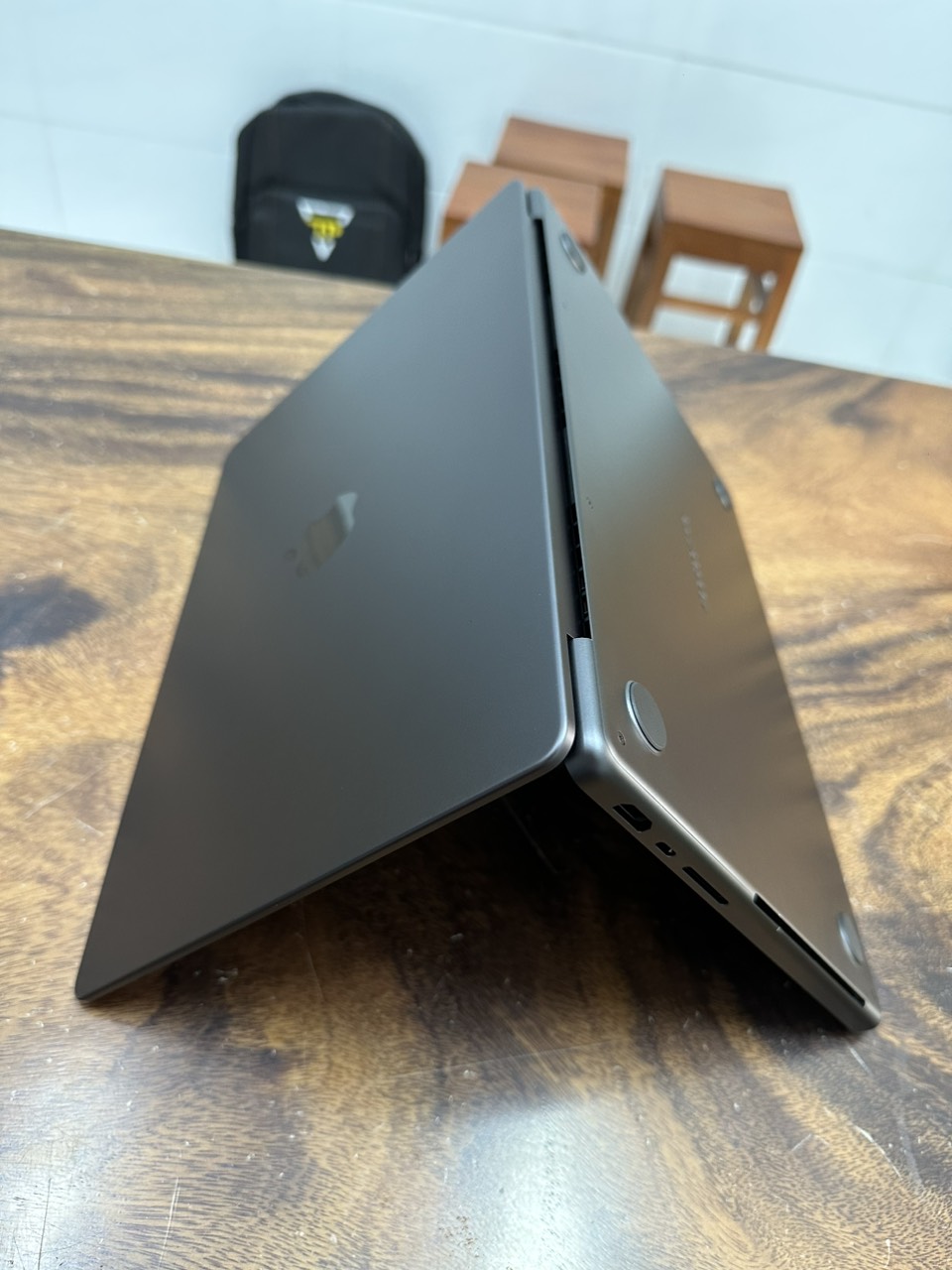 Macbook Pro 14 M3 Space Black (8)