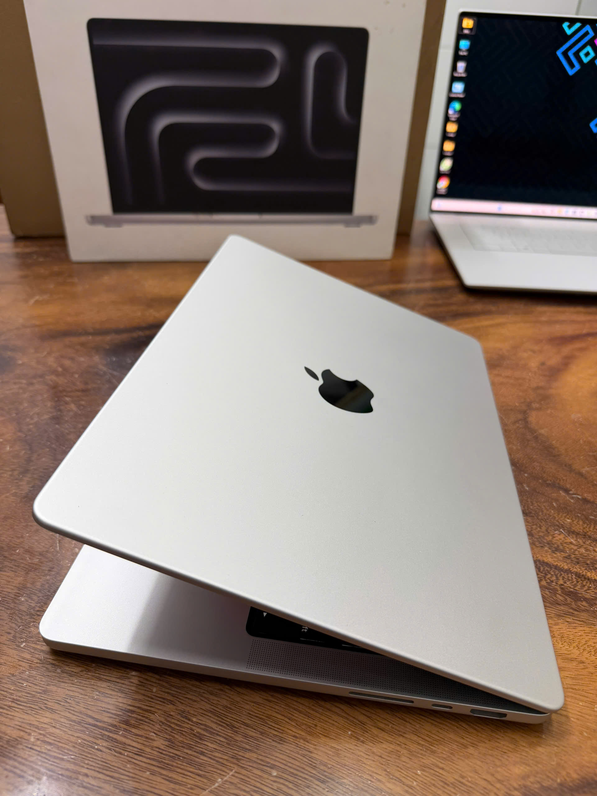 Macbook Pro 14in M4, 16G, 512G, 99% full box