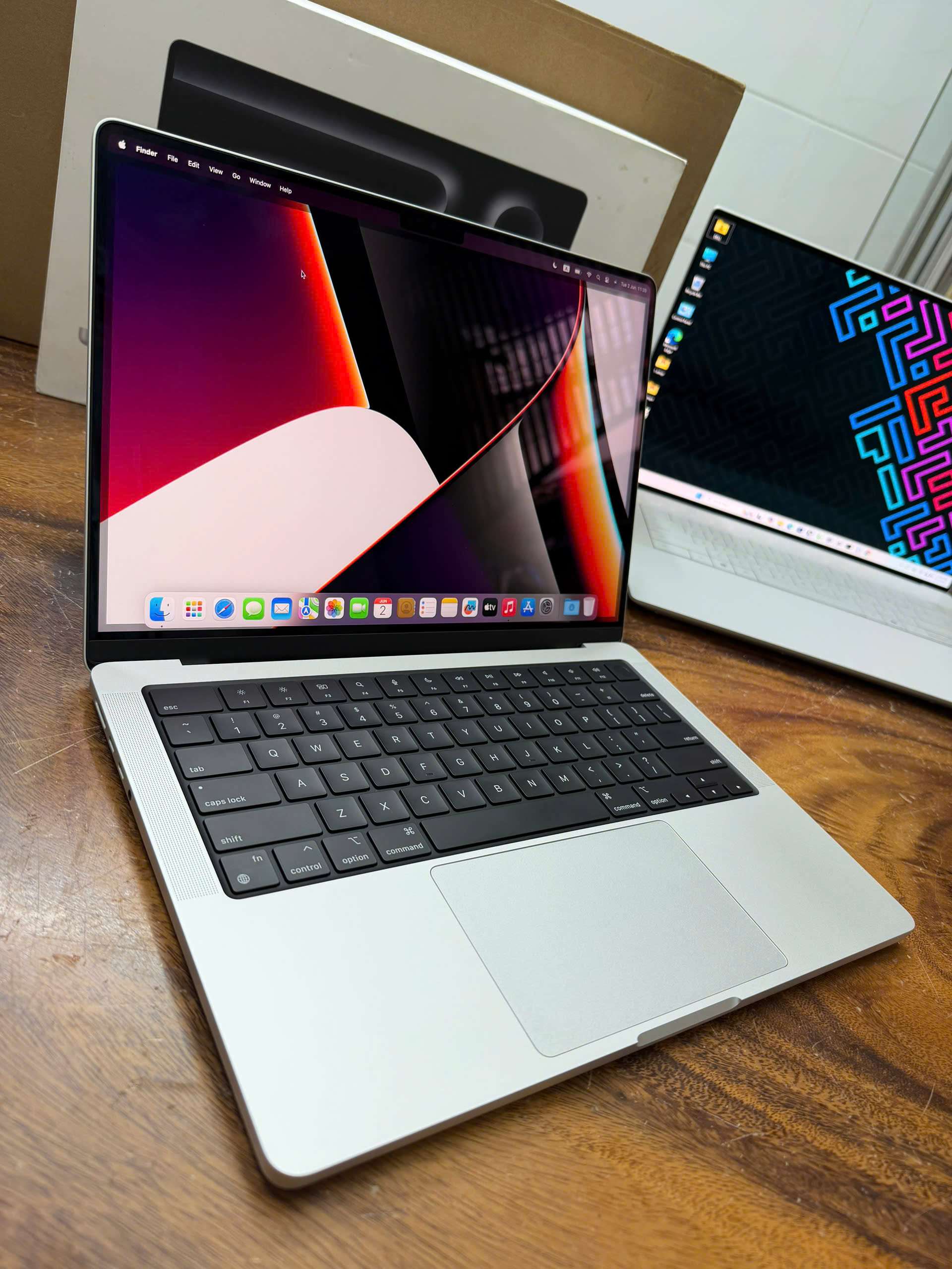 Macbook Pro 14 M4 Box (2)
