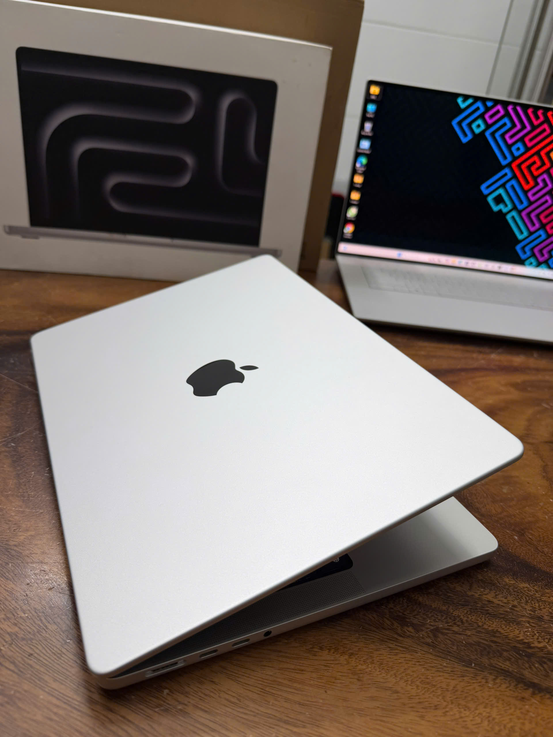 Macbook Pro 14 M4 Box (4)
