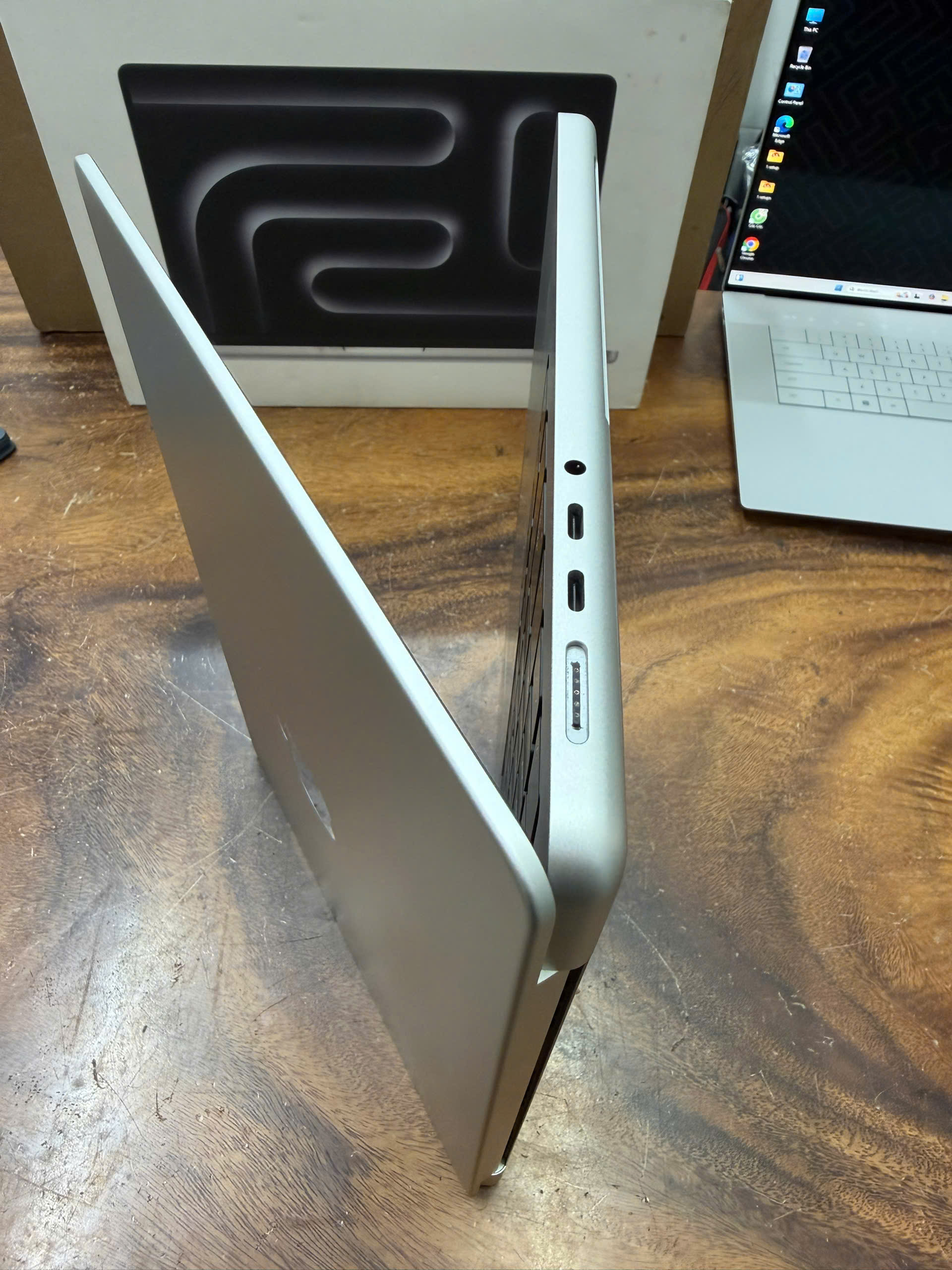Macbook Pro 14 M4 Box (6)