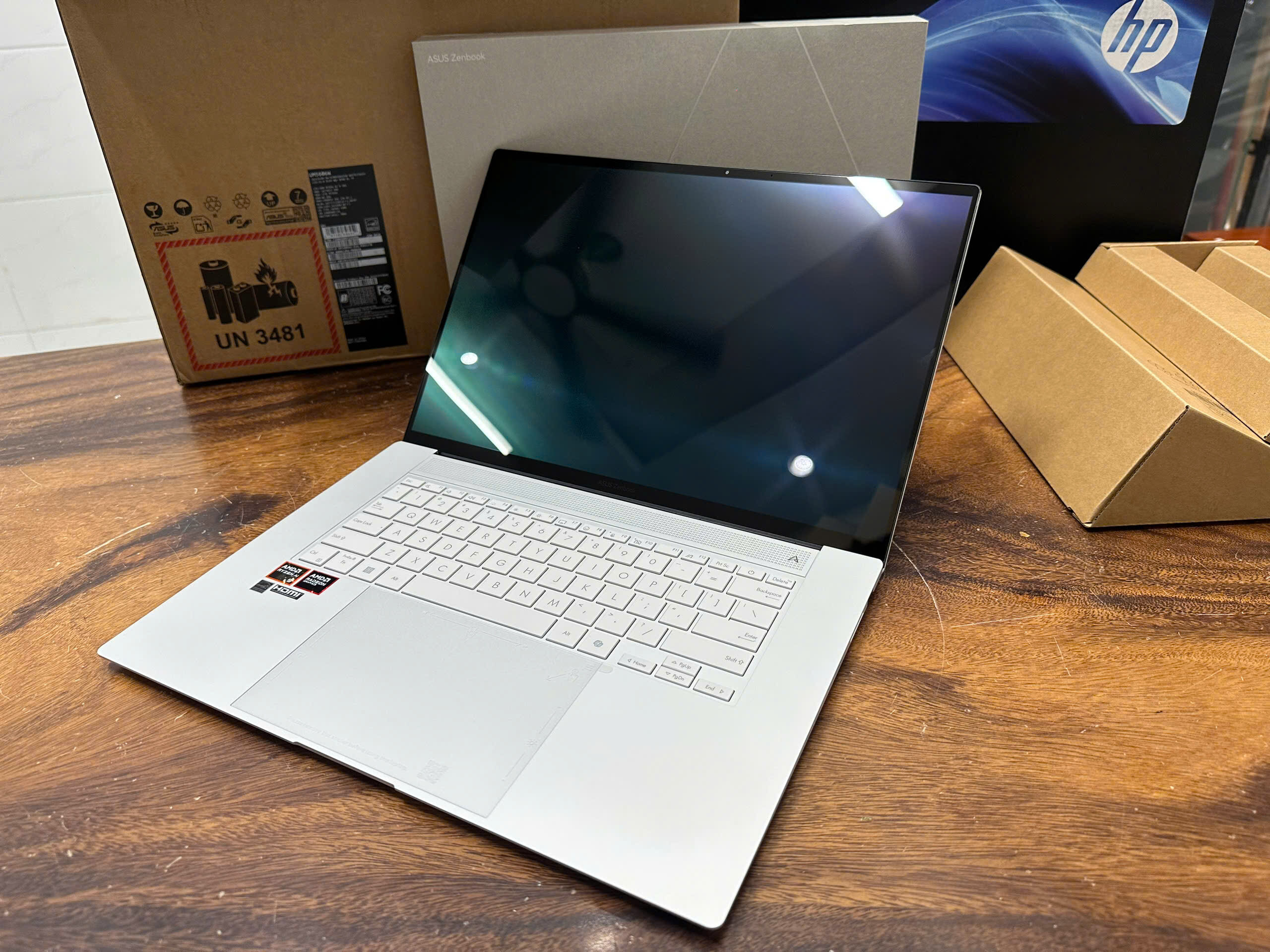 Asus zenbook S16 (um5606) (12)