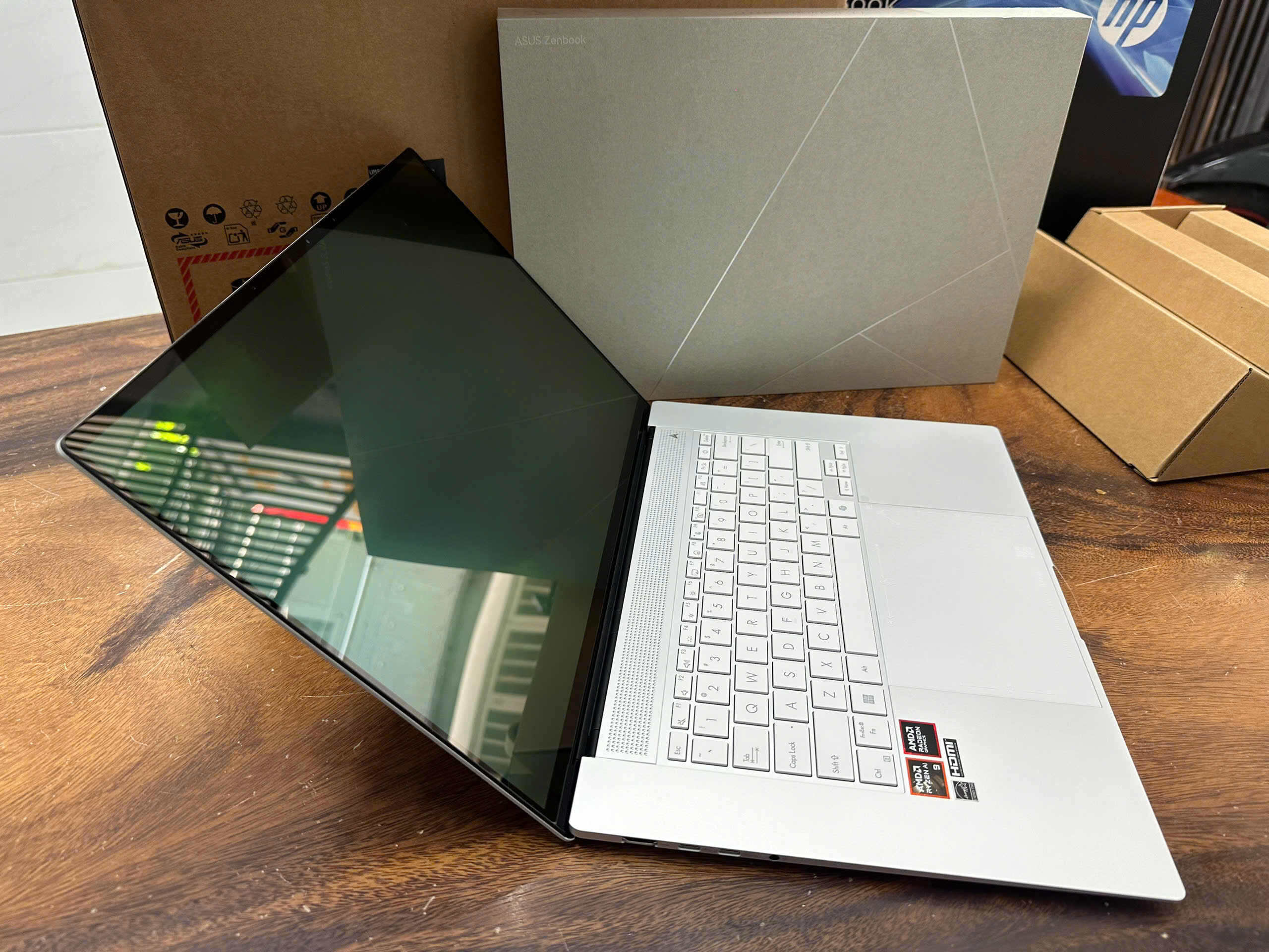 Asus zenbook S16 (um5606) (13)