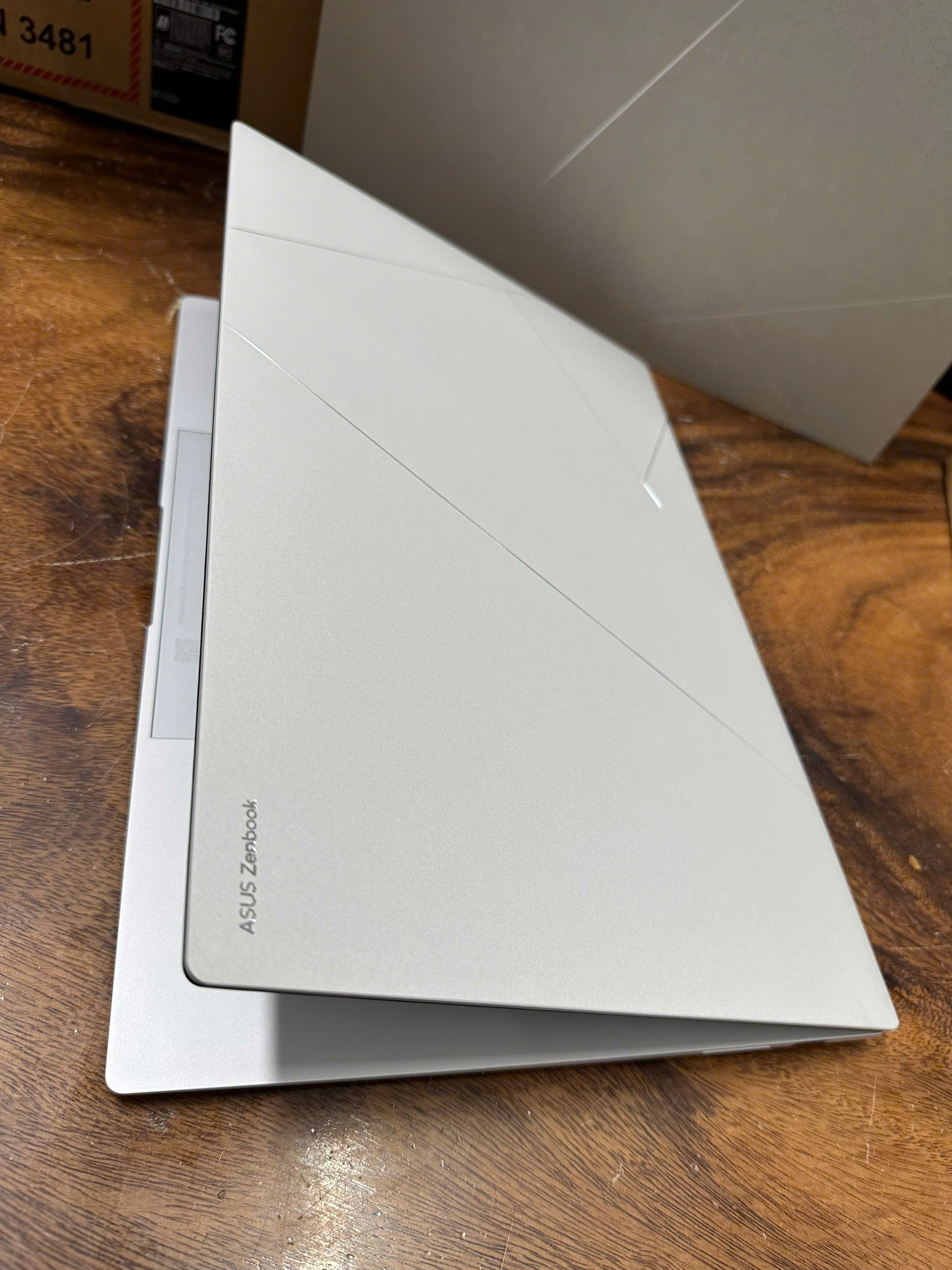 Asus zenbook S16 (um5606) (8)