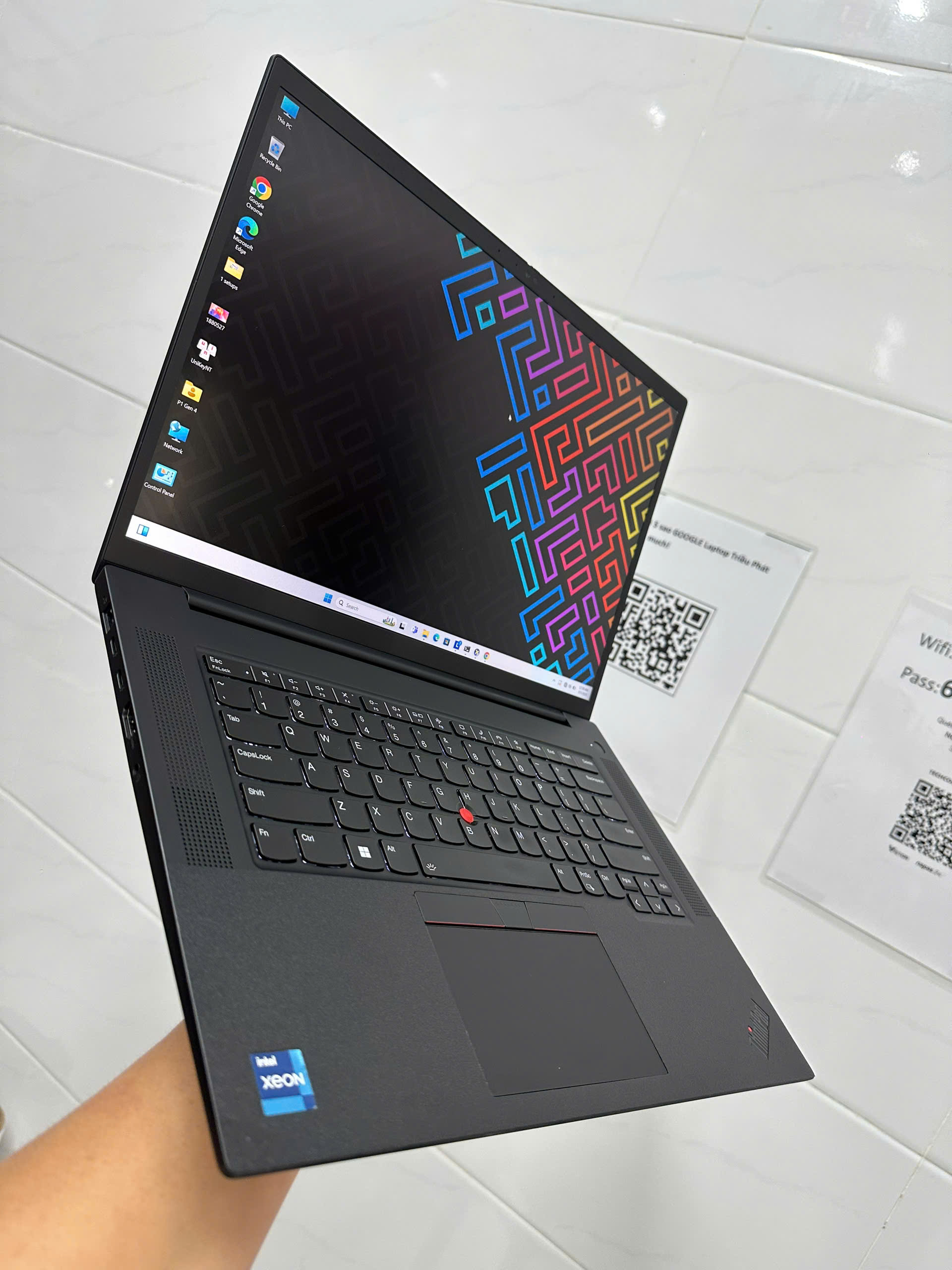 Thinkpad P1 Gen 4 Xeon 2k (4)