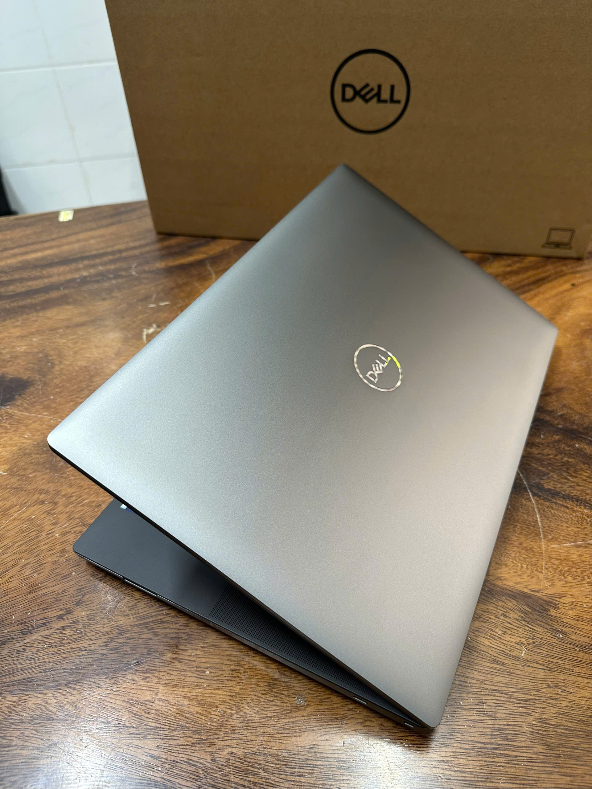 Dell Precision 5680 Core i7-13800H, RAM 32G, SSD 512G, RTX A1000