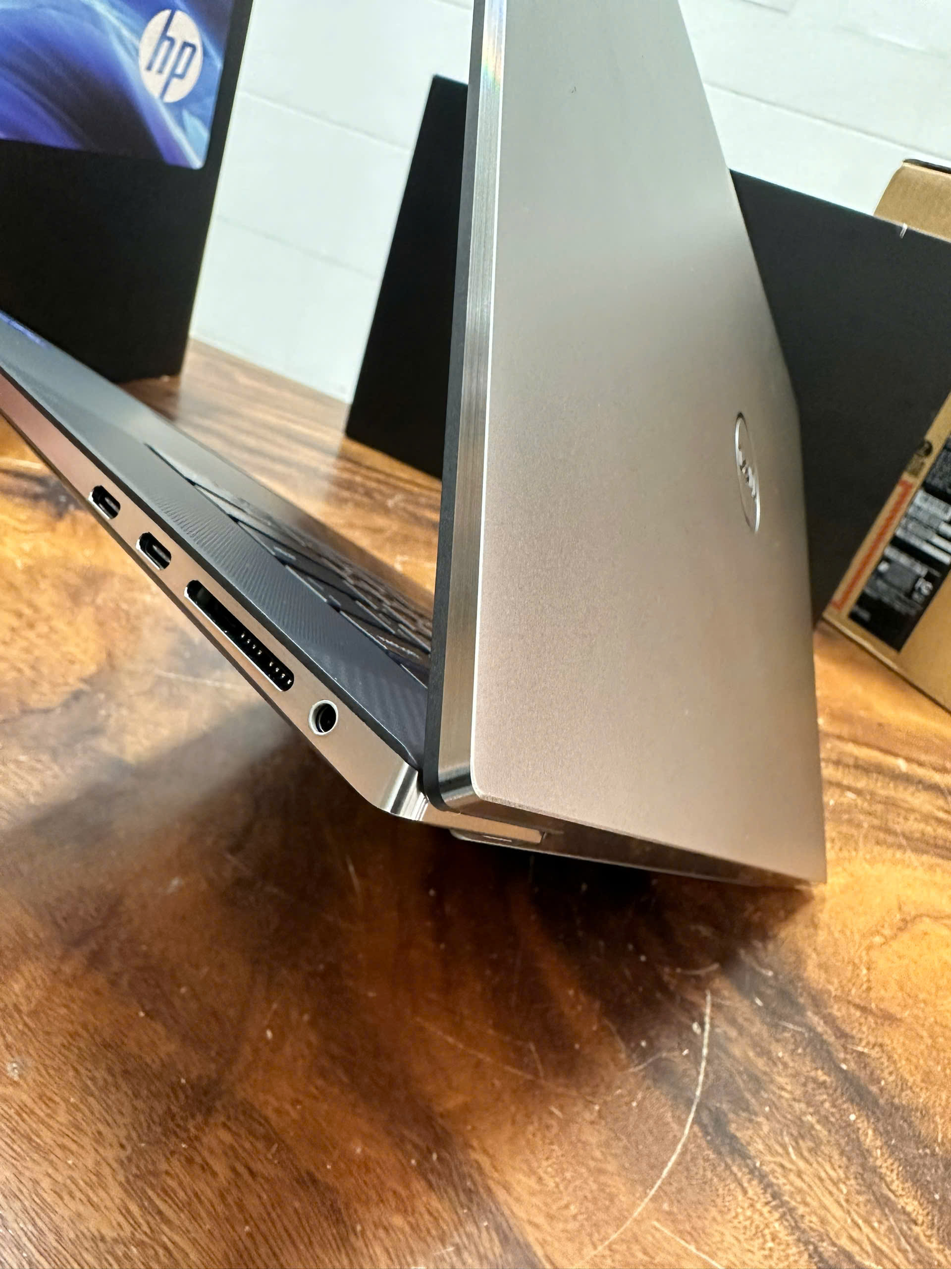 Dell Precision 5760 I7 Box (2)