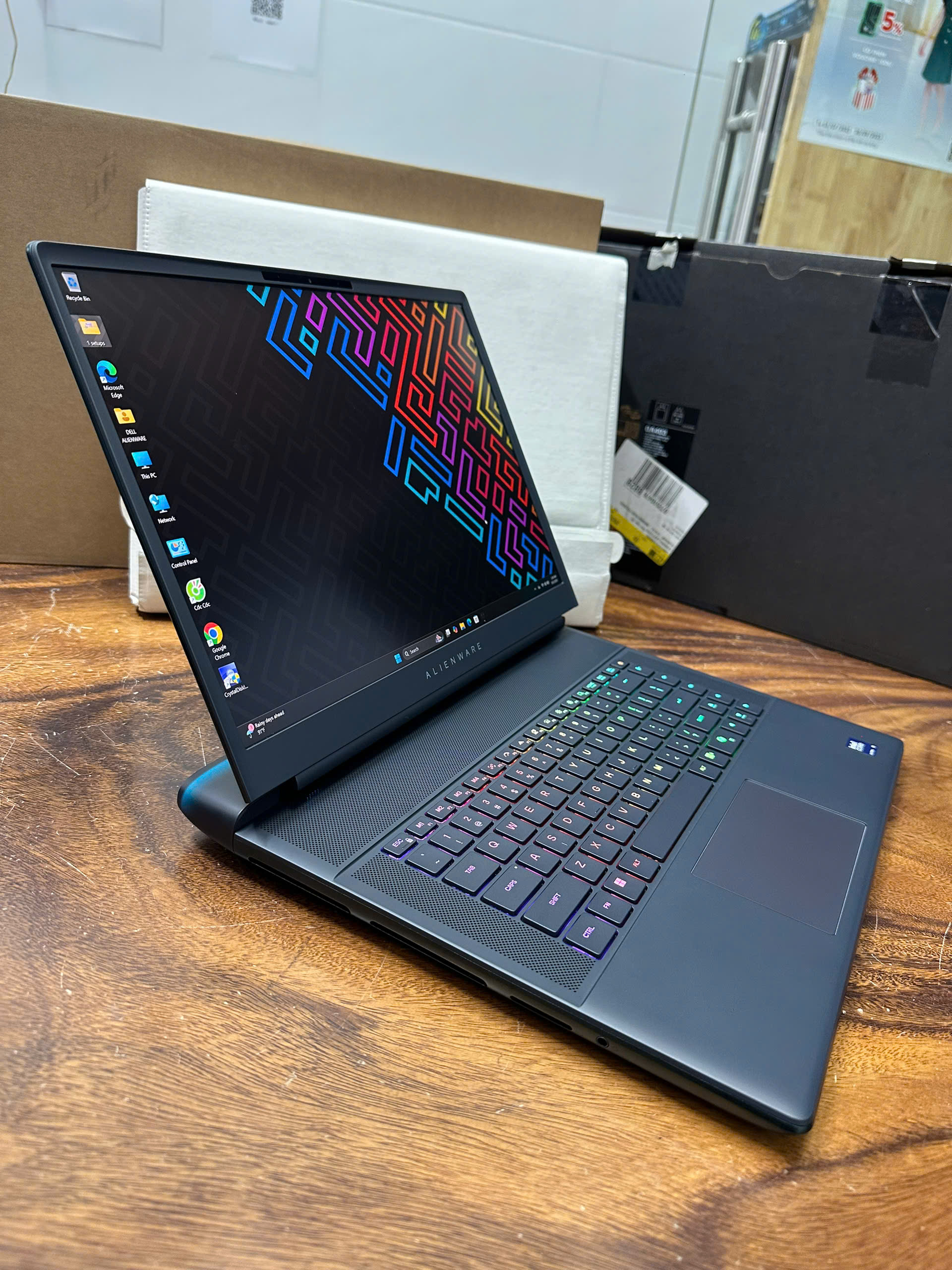 Dell Alienware 16 Area 51 (4)