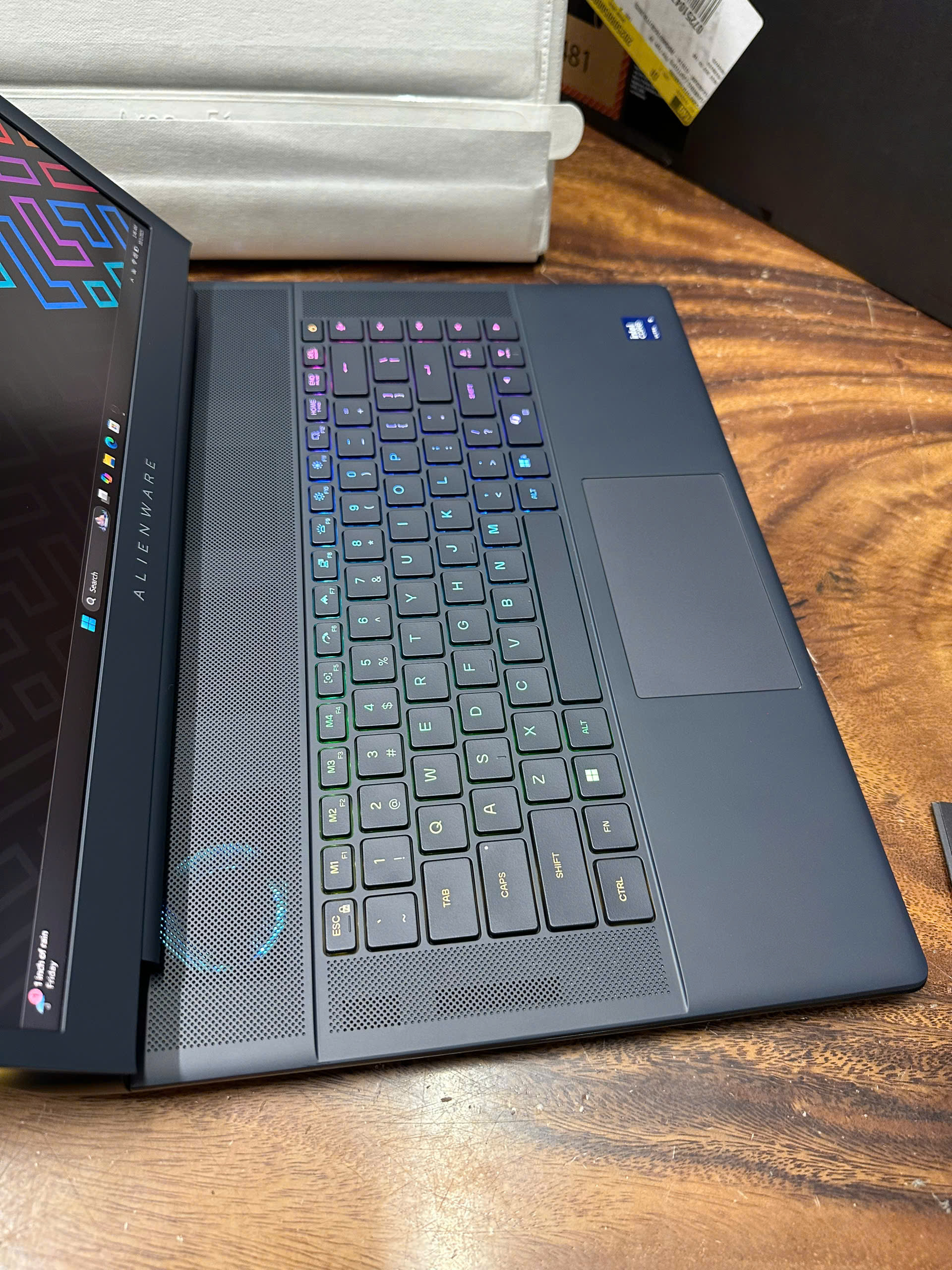 Dell Alienware 16 Area 51 (9)