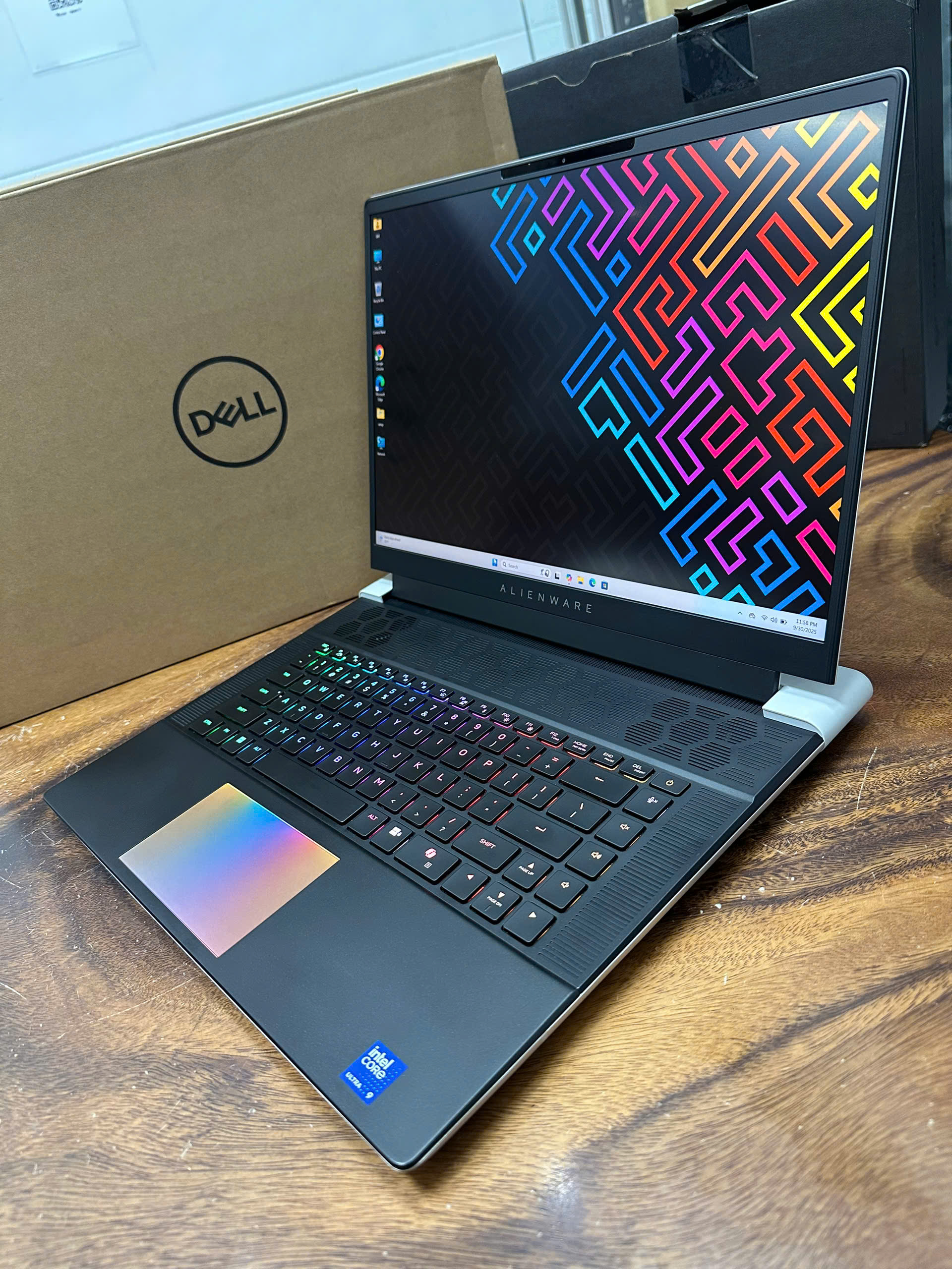 Dell Alienware X16 R2 (4)