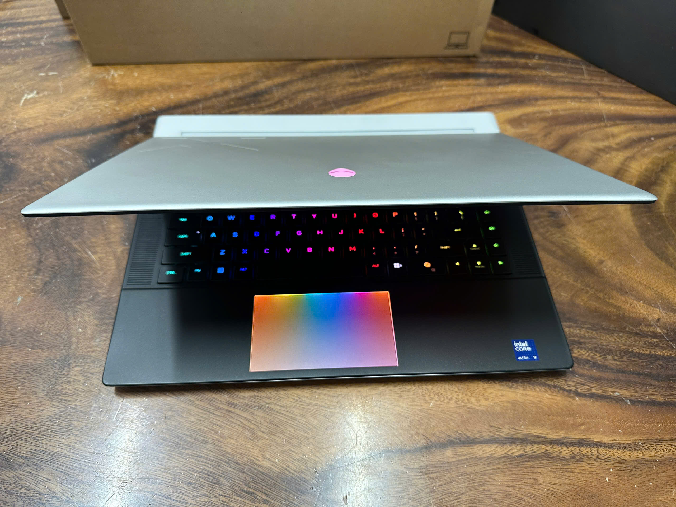 Dell Alienware X16 R2 (5)