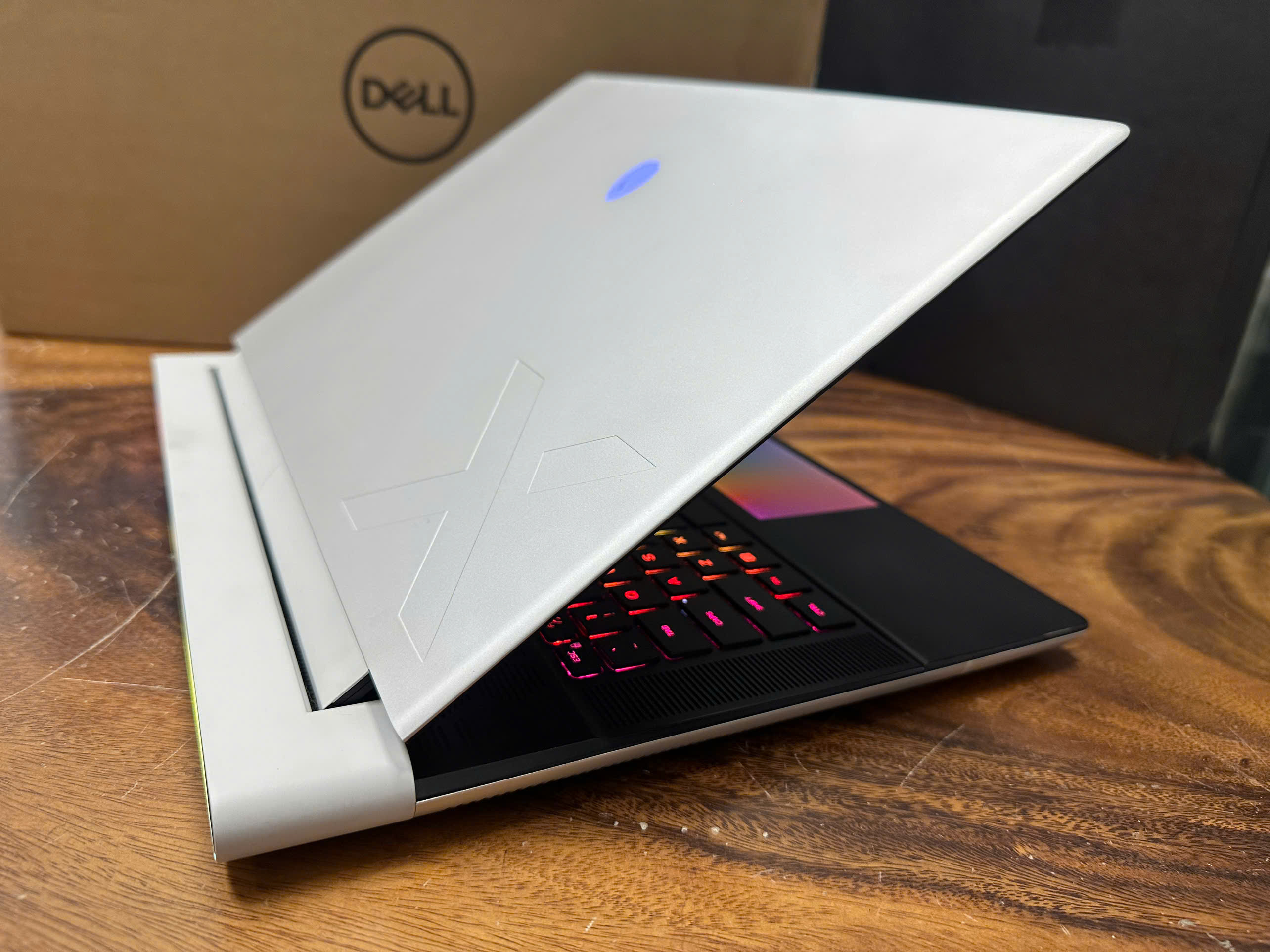 Dell Alienware X16 R2 (7)