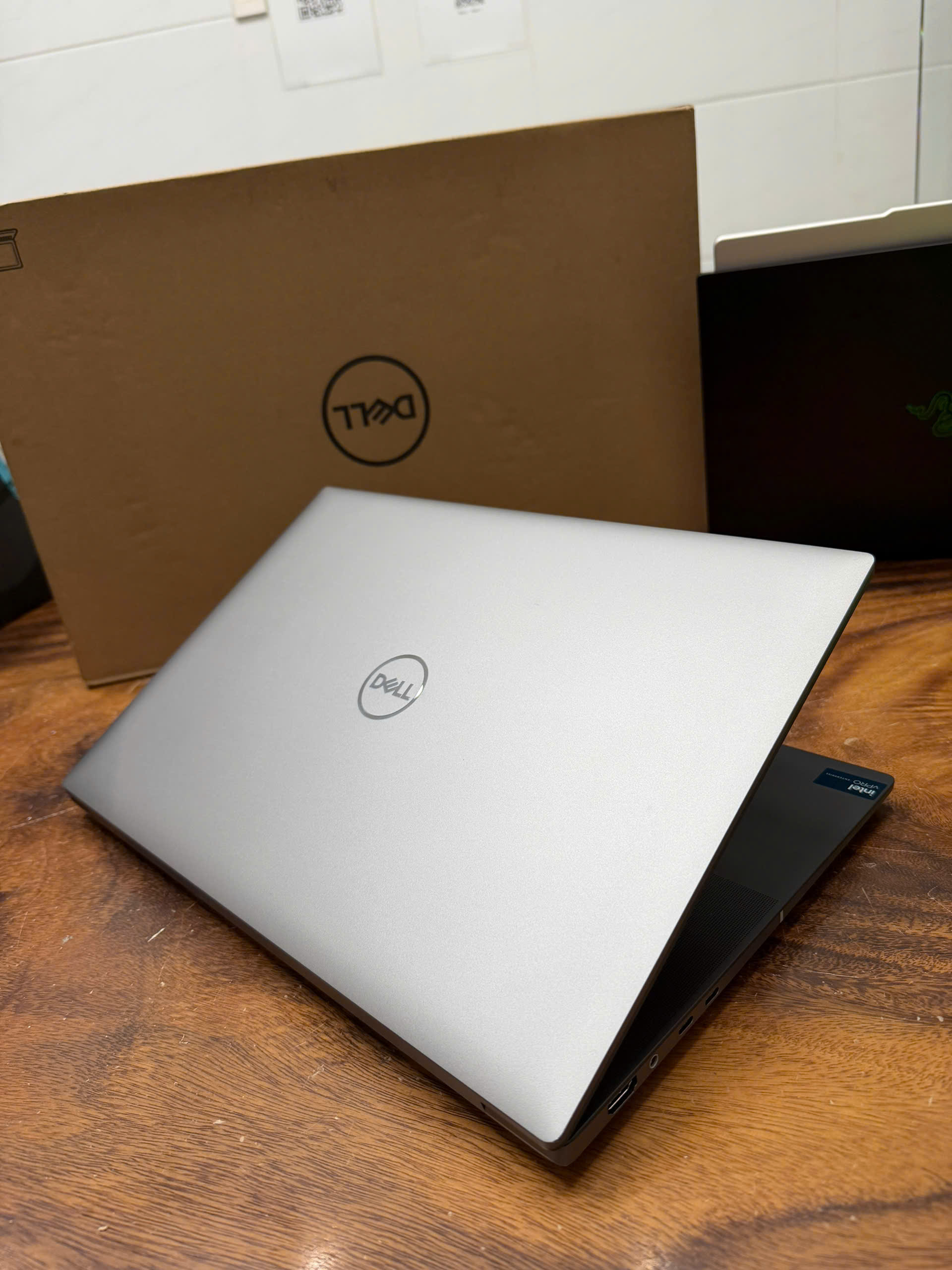 Dell Precision 5690 Ultra 7 (4)