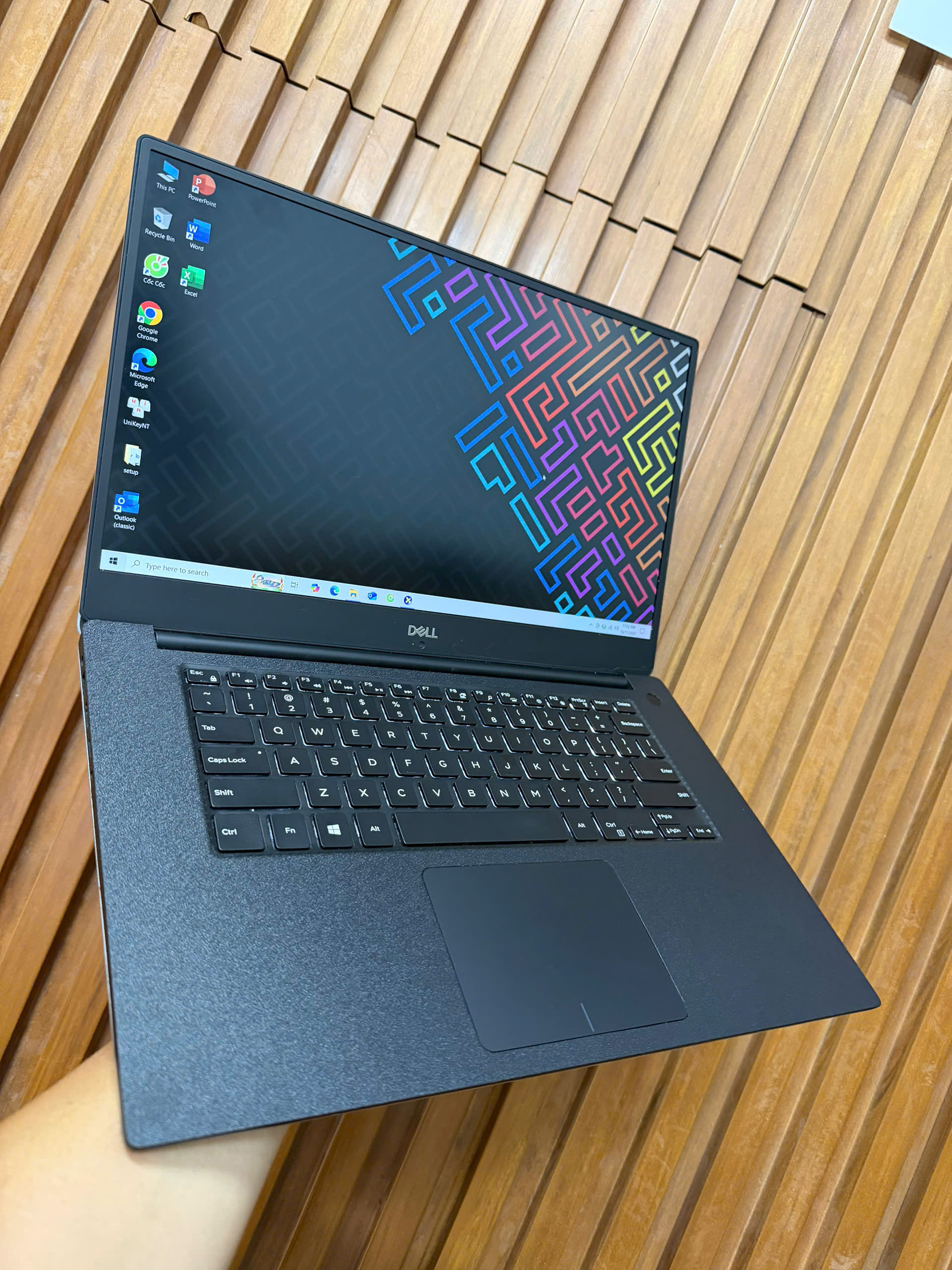 Dell Precision 5530 Xeon (4)