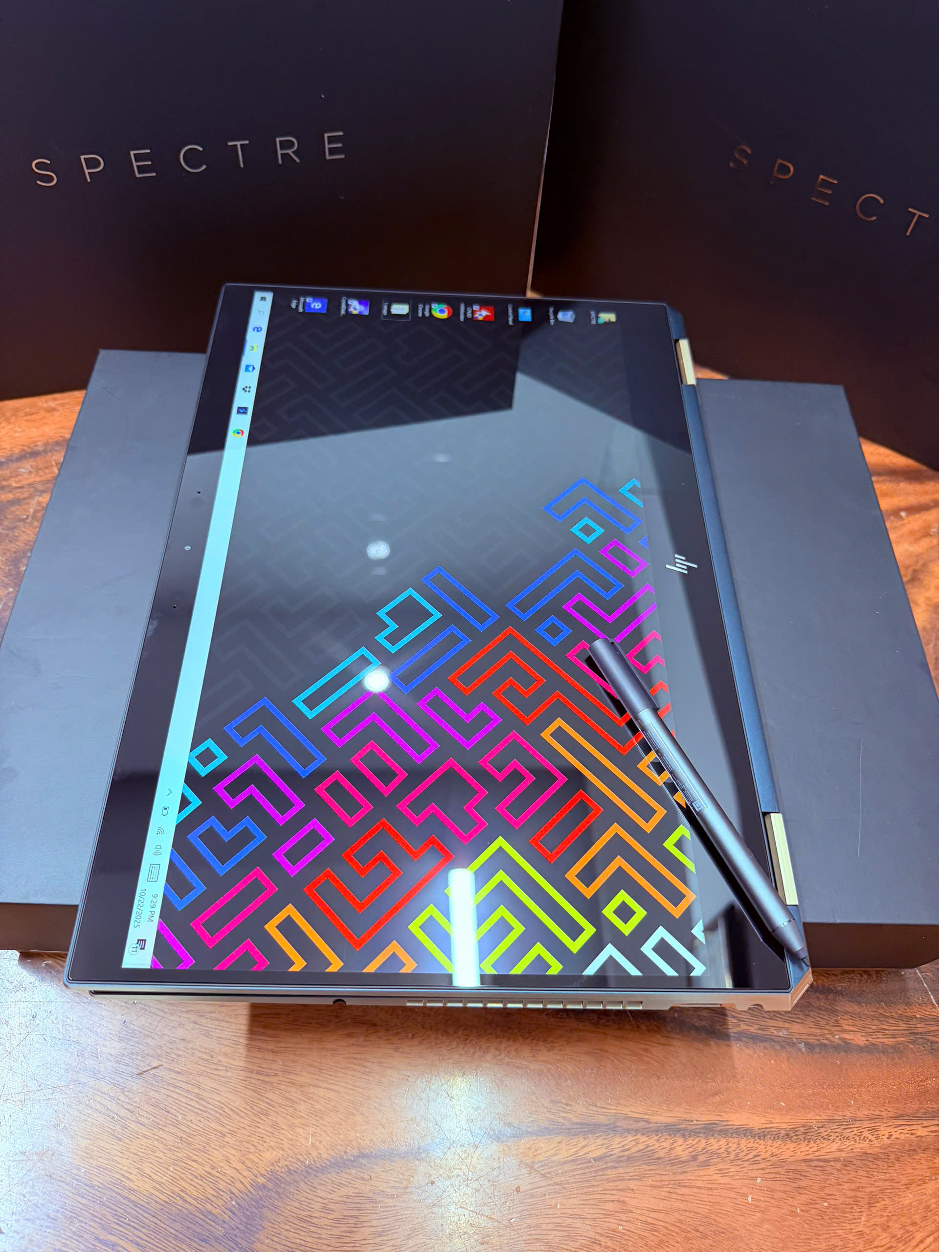 Hp Spectre 15 Gemcut poseidon Blue (1)