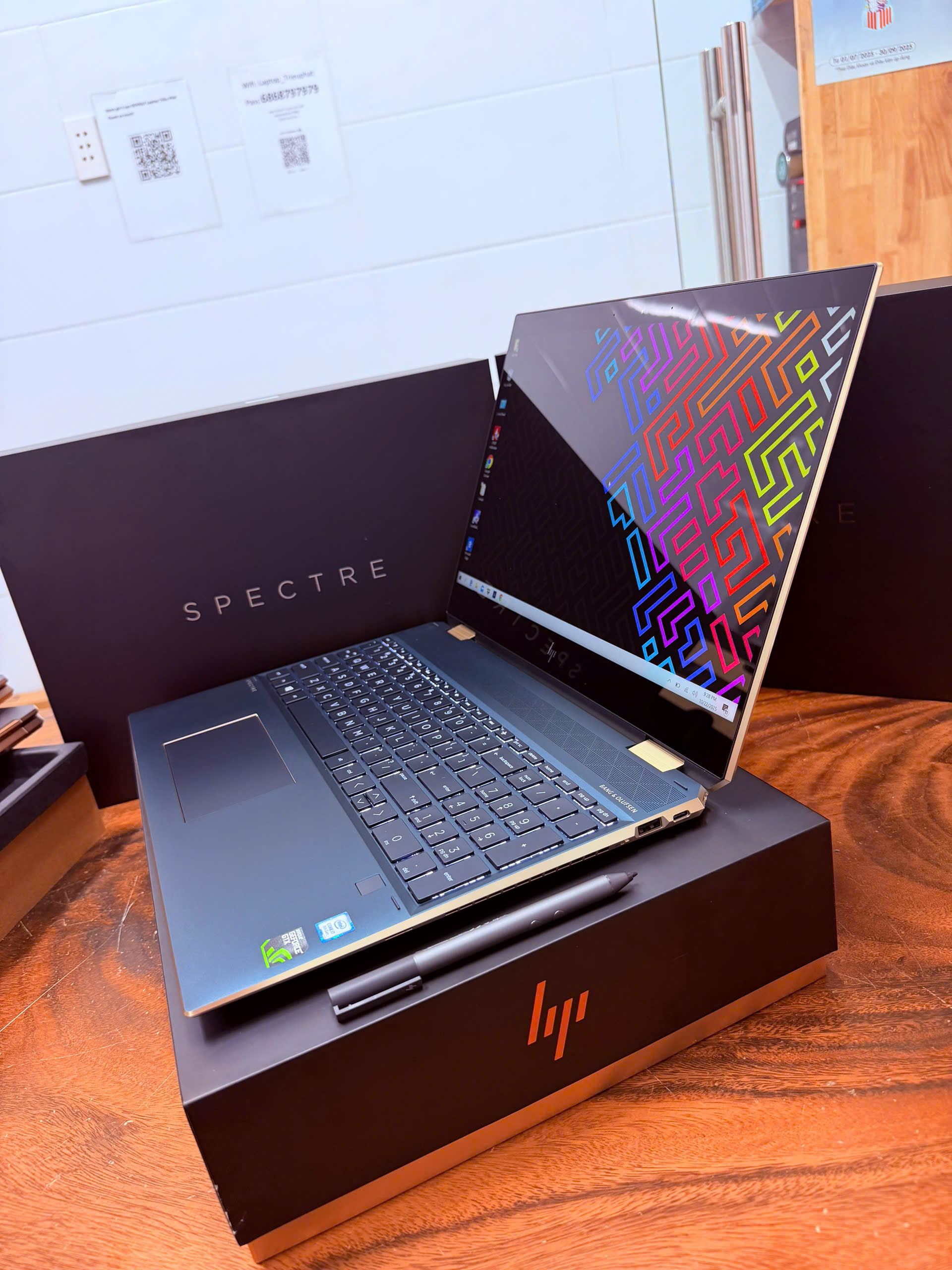 Hp Spectre 15 Gemcut poseidon Blue (10)