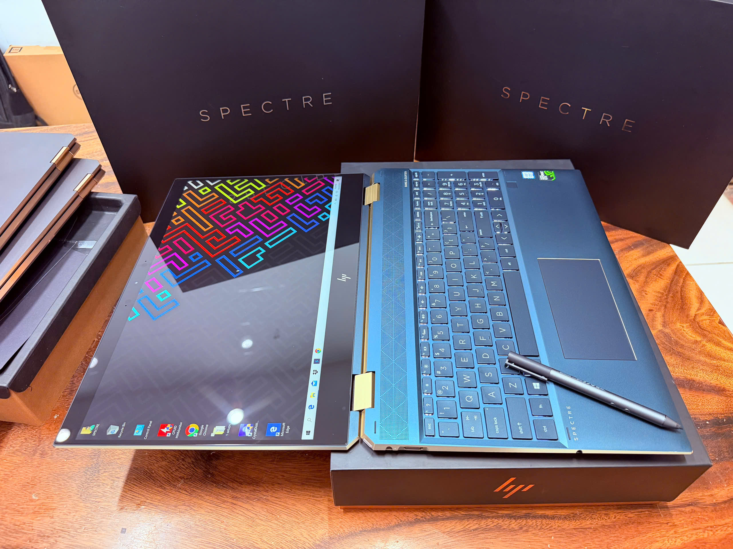 Hp Spectre 15 Gemcut poseidon Blue (13)