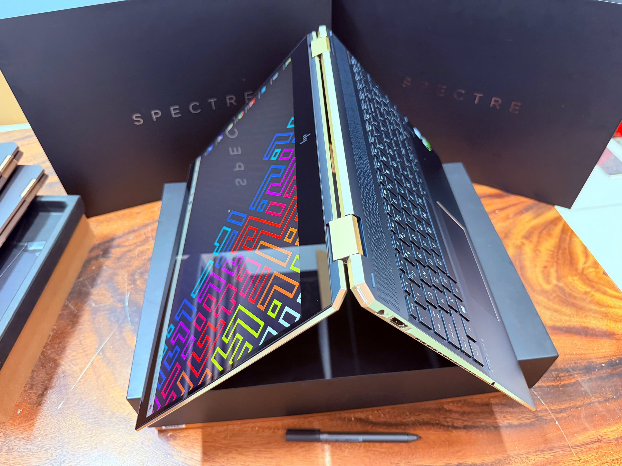 Hp Spectre 15 Gemcut poseidon Blue (14)