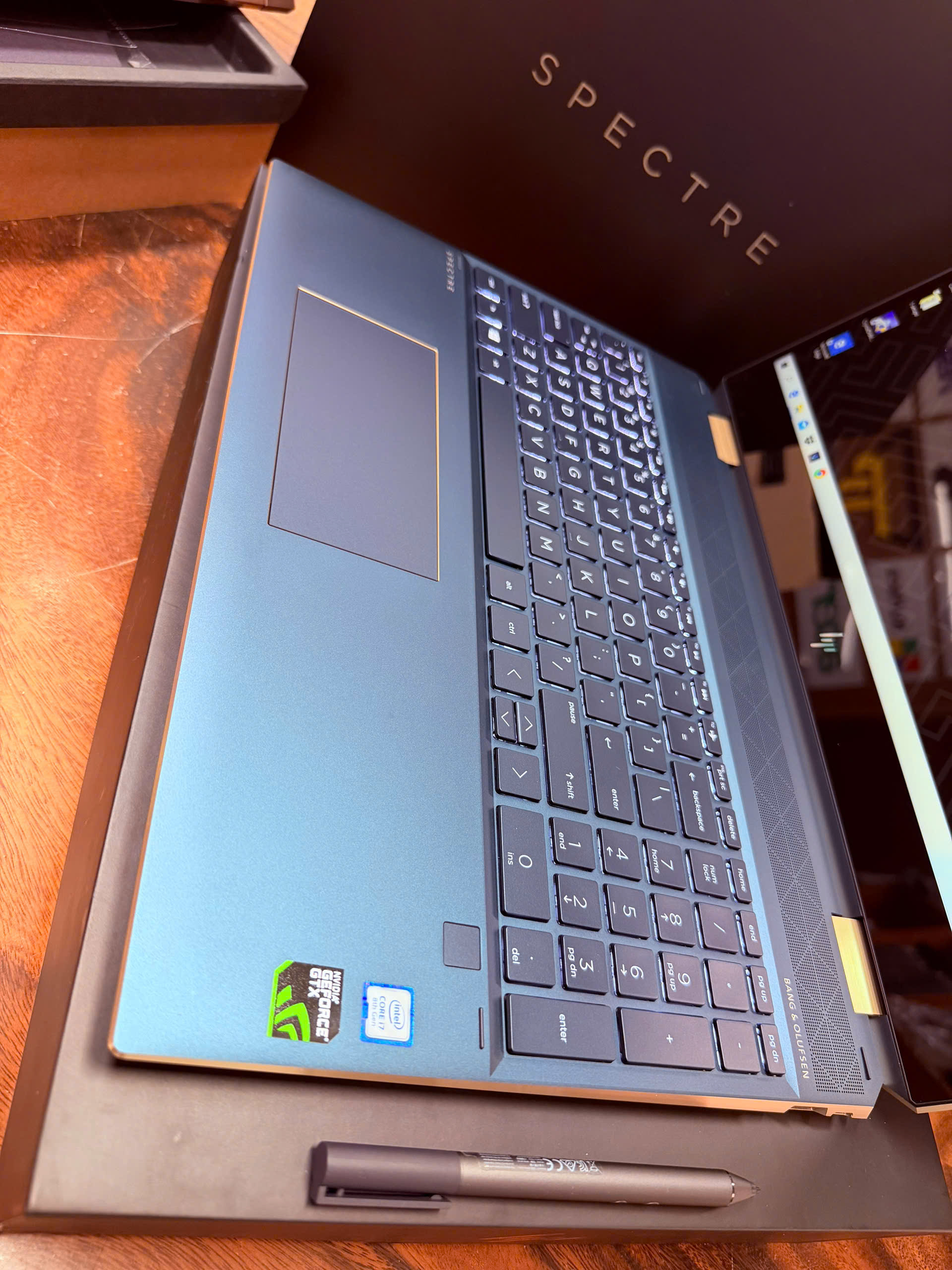 Hp Spectre 15 Gemcut poseidon Blue (16)