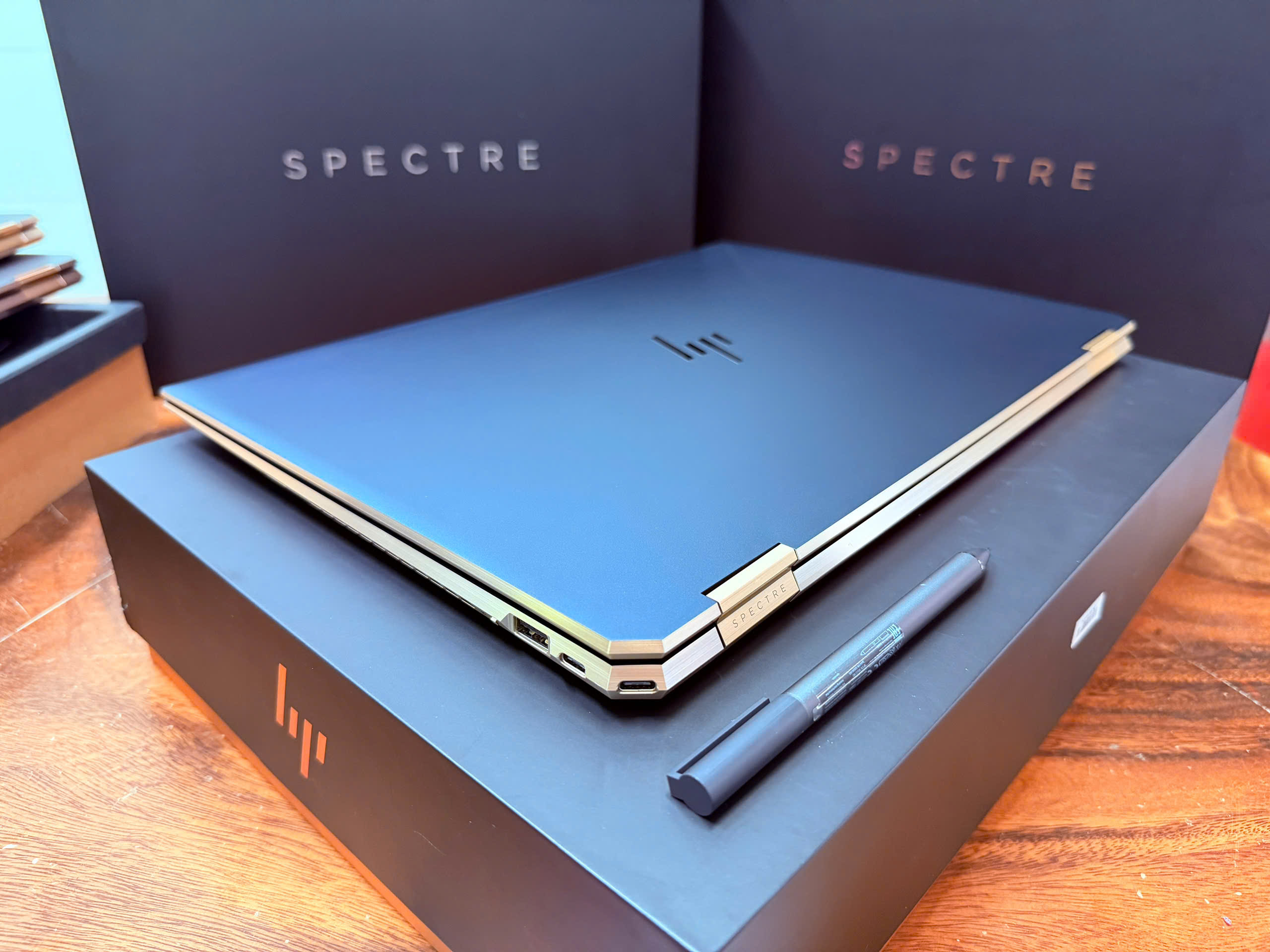 Hp Spectre 15 Gemcut poseidon Blue (5)