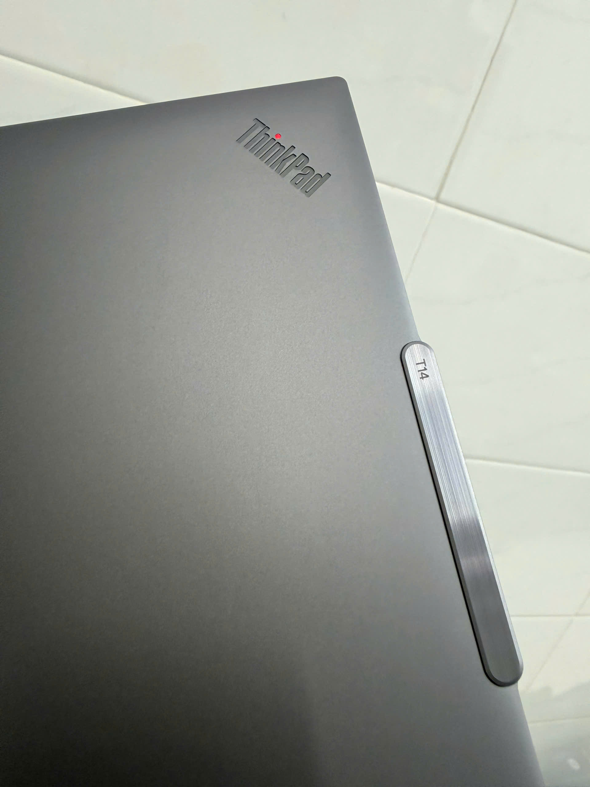 Thinkpad T14 Gen 5 Aluminum storm Grey (5)