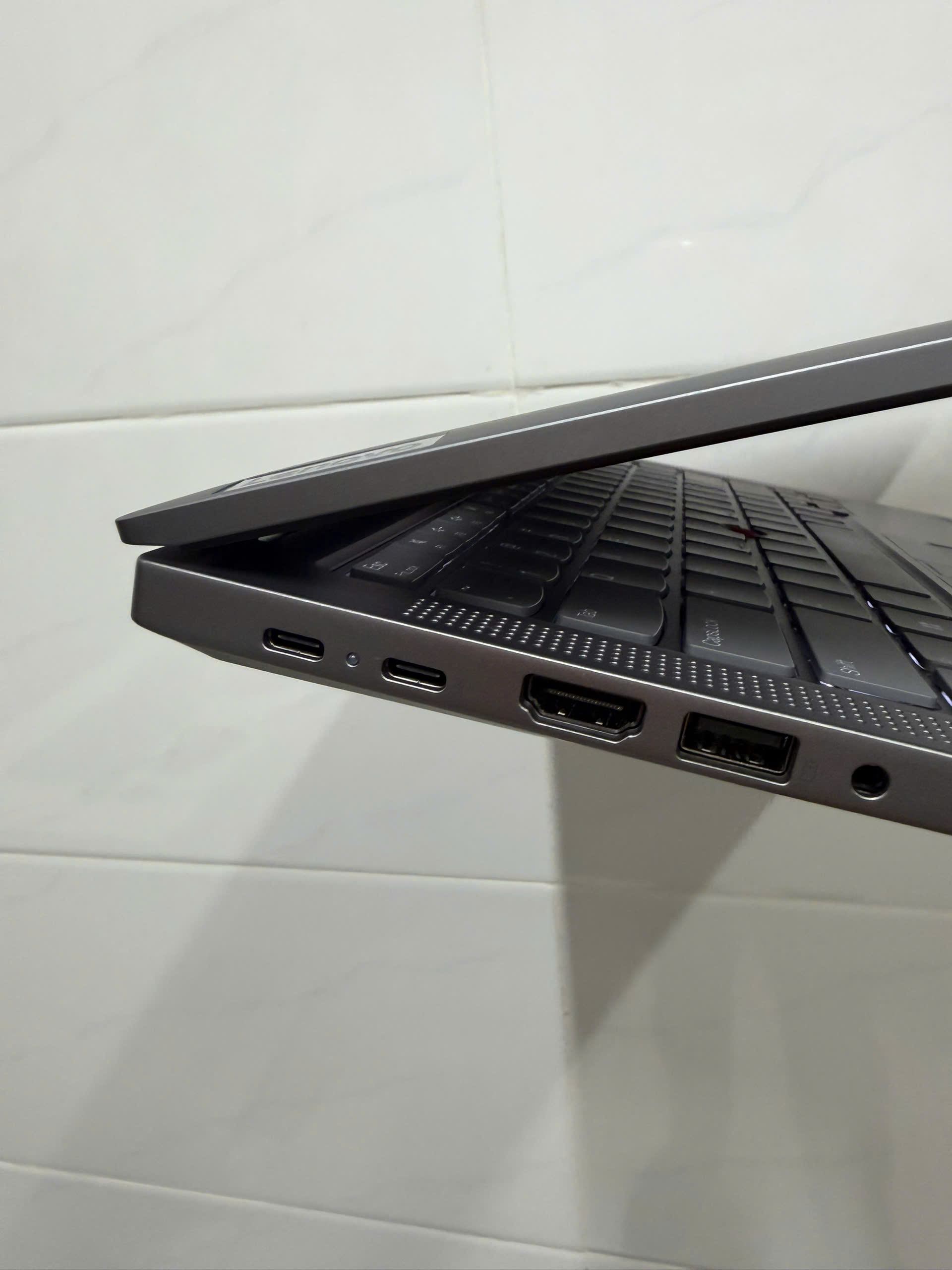 Thinkpad T14 Gen 5 Aluminum storm Grey (7)