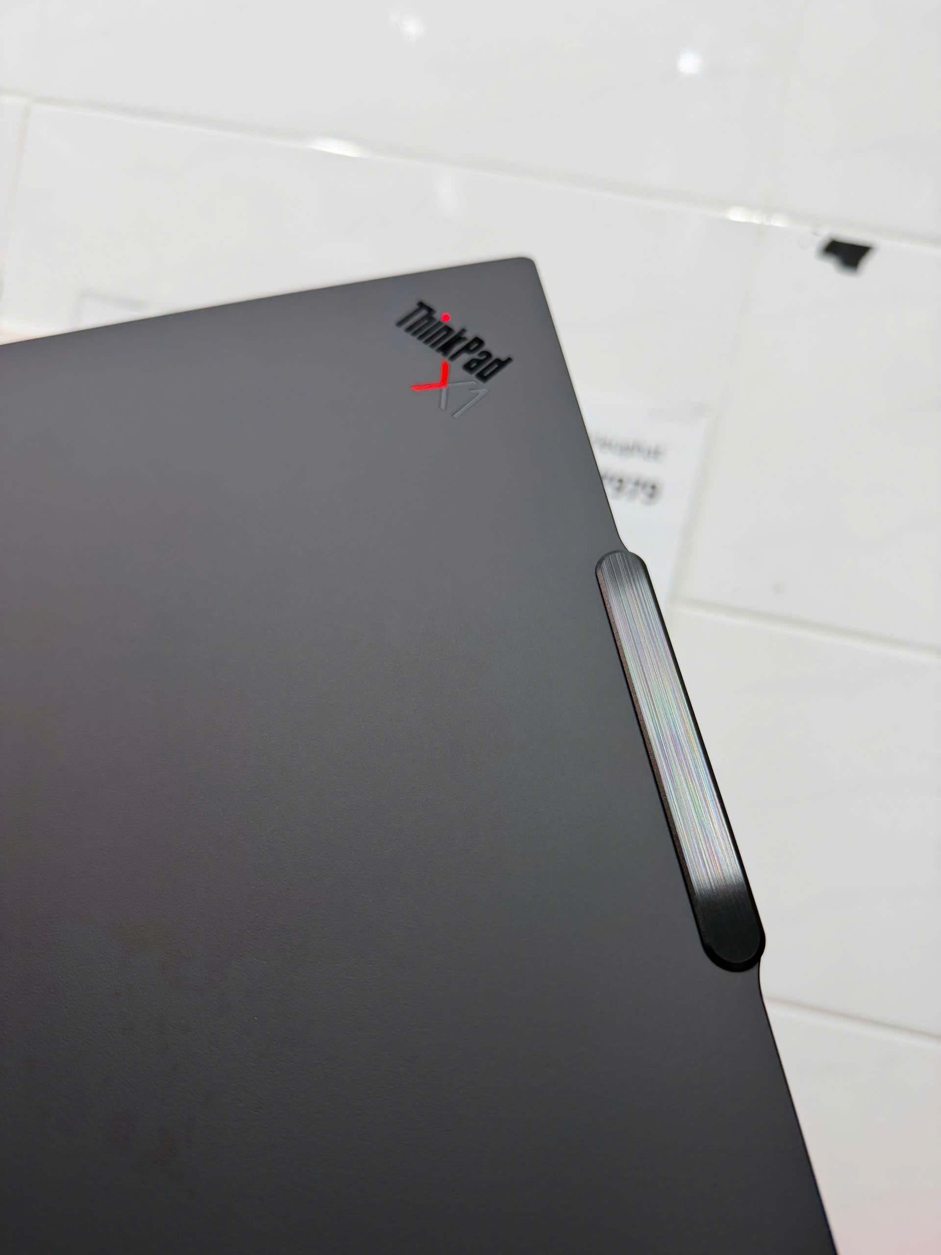 Thinkpad X1 Carbon Gen 12 Made In Vietnam (1)