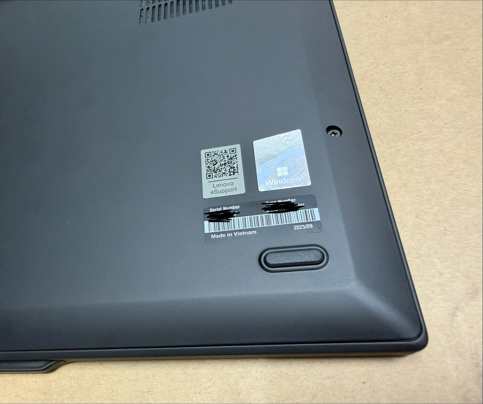 Thinkpad X1 Carbon Gen 12 Made In Vietnam (10)