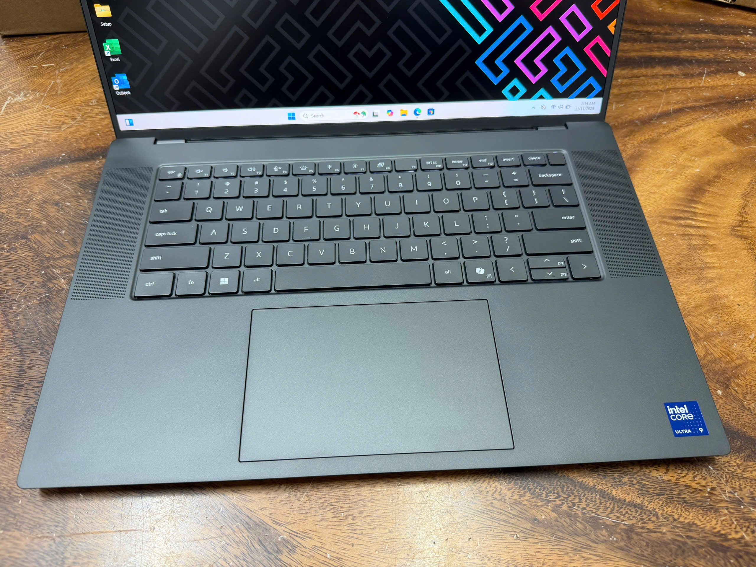 Dell Precision 5690 Ultra 9 Fhd (5)