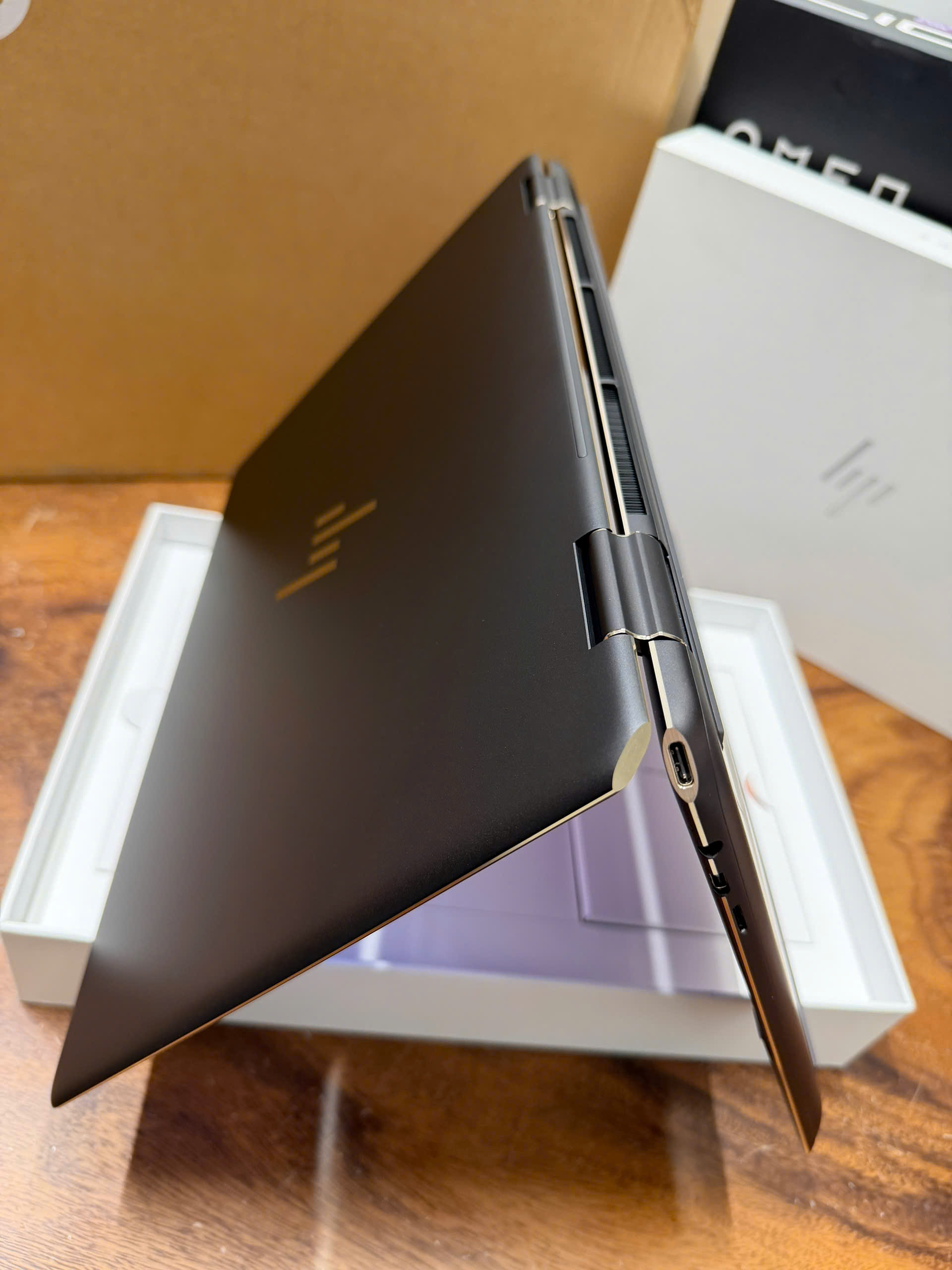 Hp Spectre X360 16 F0023dx (9)