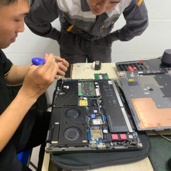 So sánh nên bán laptop cũ cho cửa hàng hay cá nhân